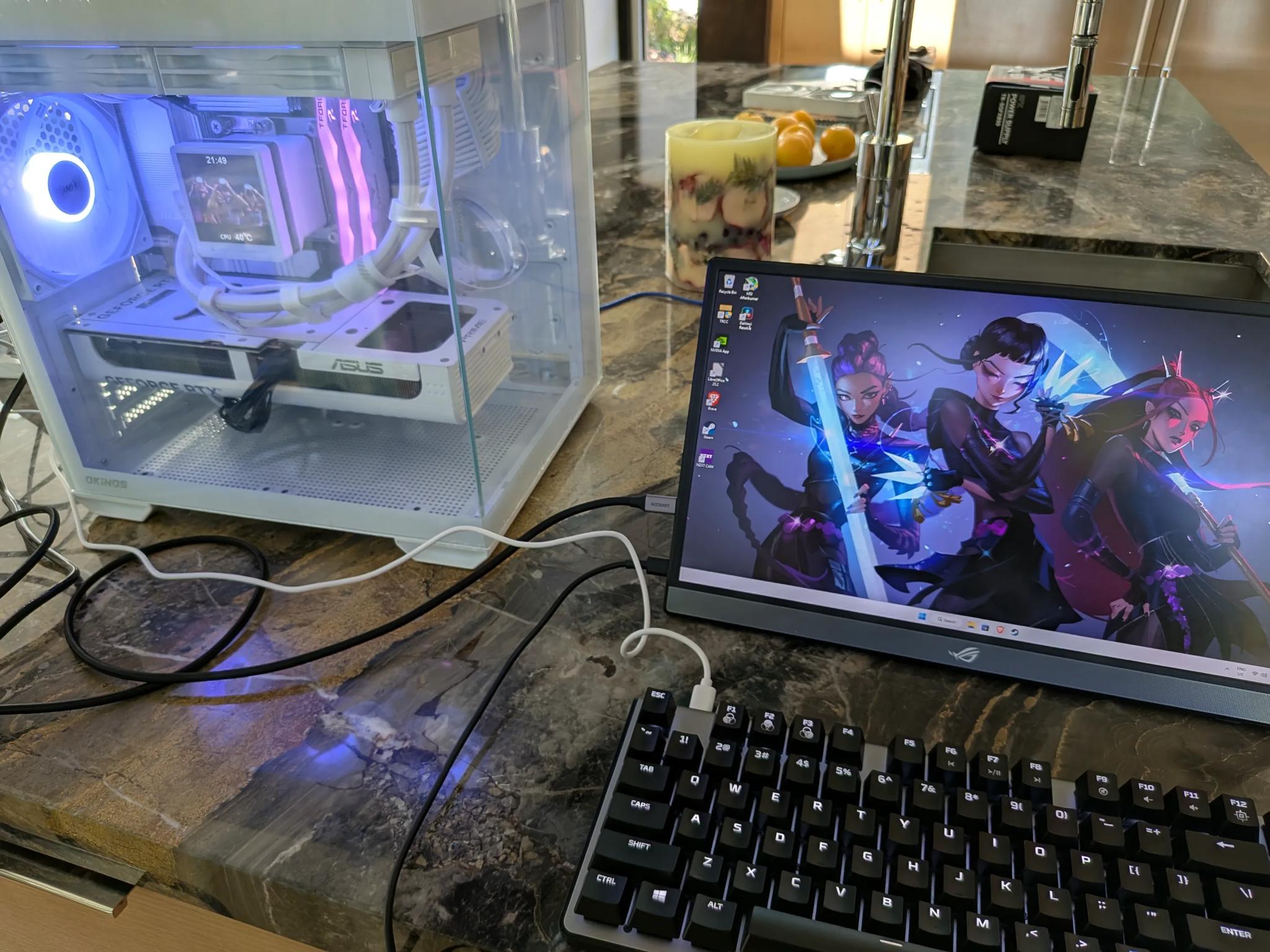 Huntr/x Ice - RTX 5070, Intel Core Ultra 7 265K, 32 GB DDR5, 2 TB Gen 4 NVME, Liquid Cooled, RGB