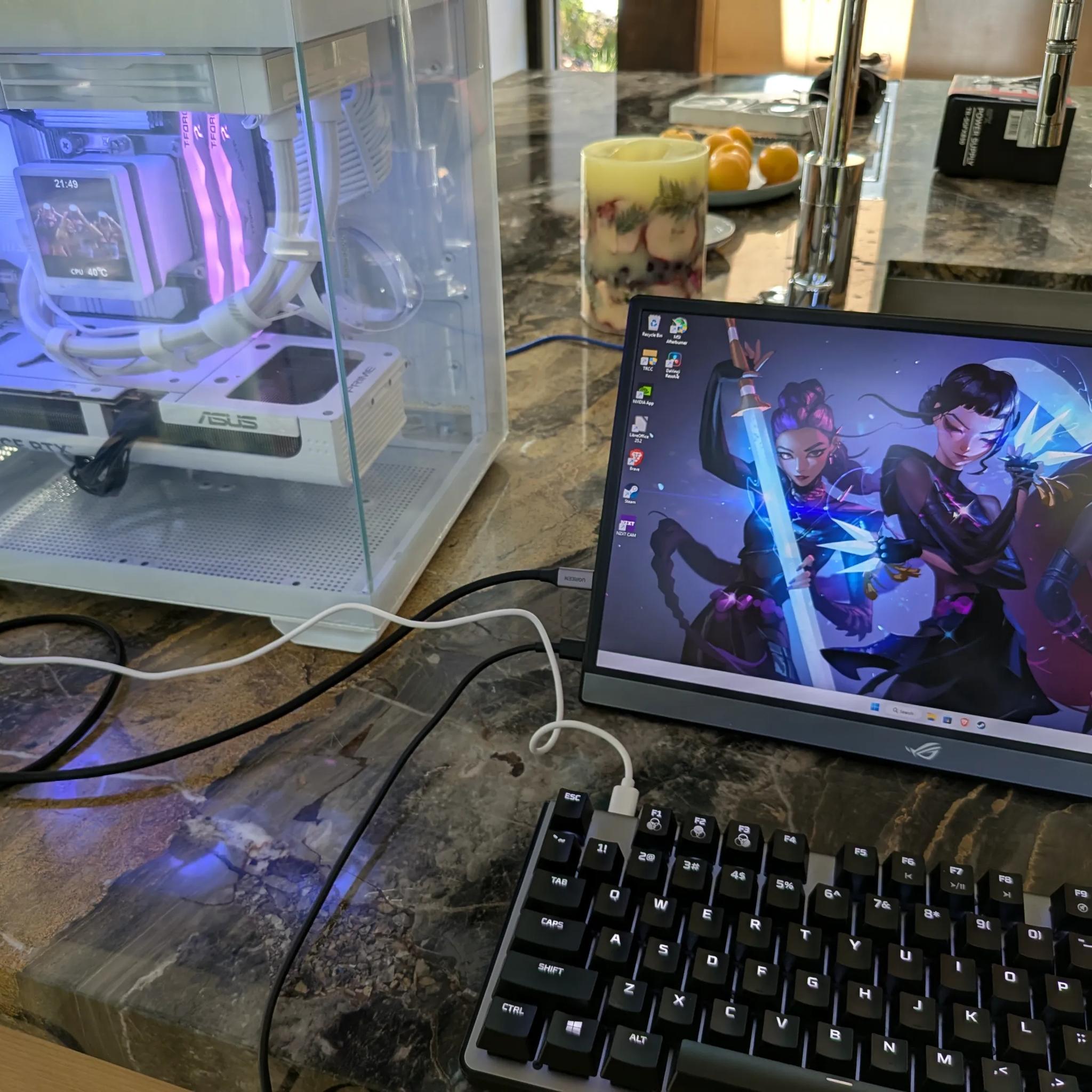 Huntr/x Ice - RTX 5070, Intel Core Ultra 7 265K, 32 GB DDR5, 2 TB Gen 4 NVME, Liquid Cooled, RGB