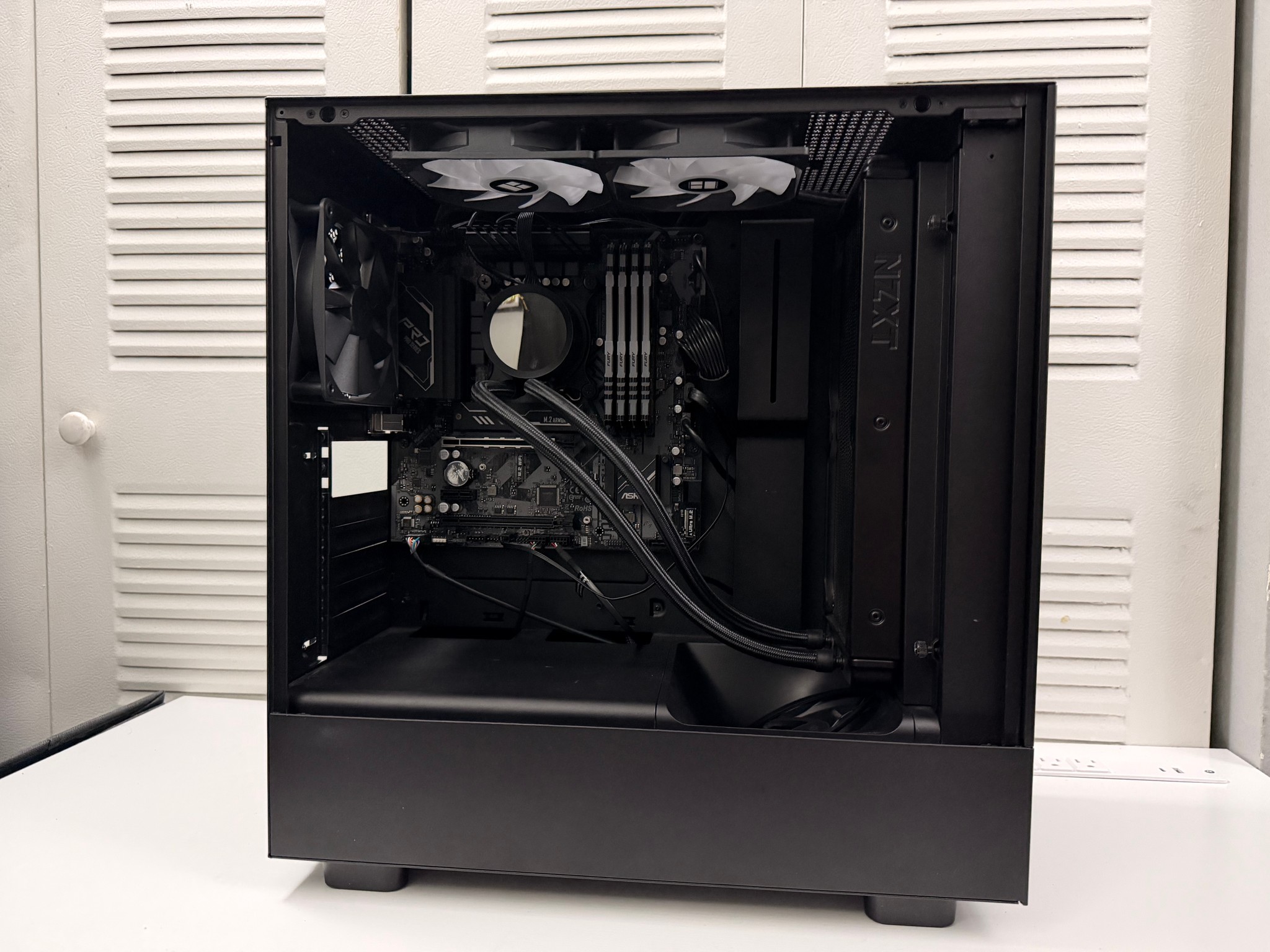 Custom Gaming PC Build – 32GB RGB – Kraken 280 LCD – 750W Gold – Needs GPU + SSD