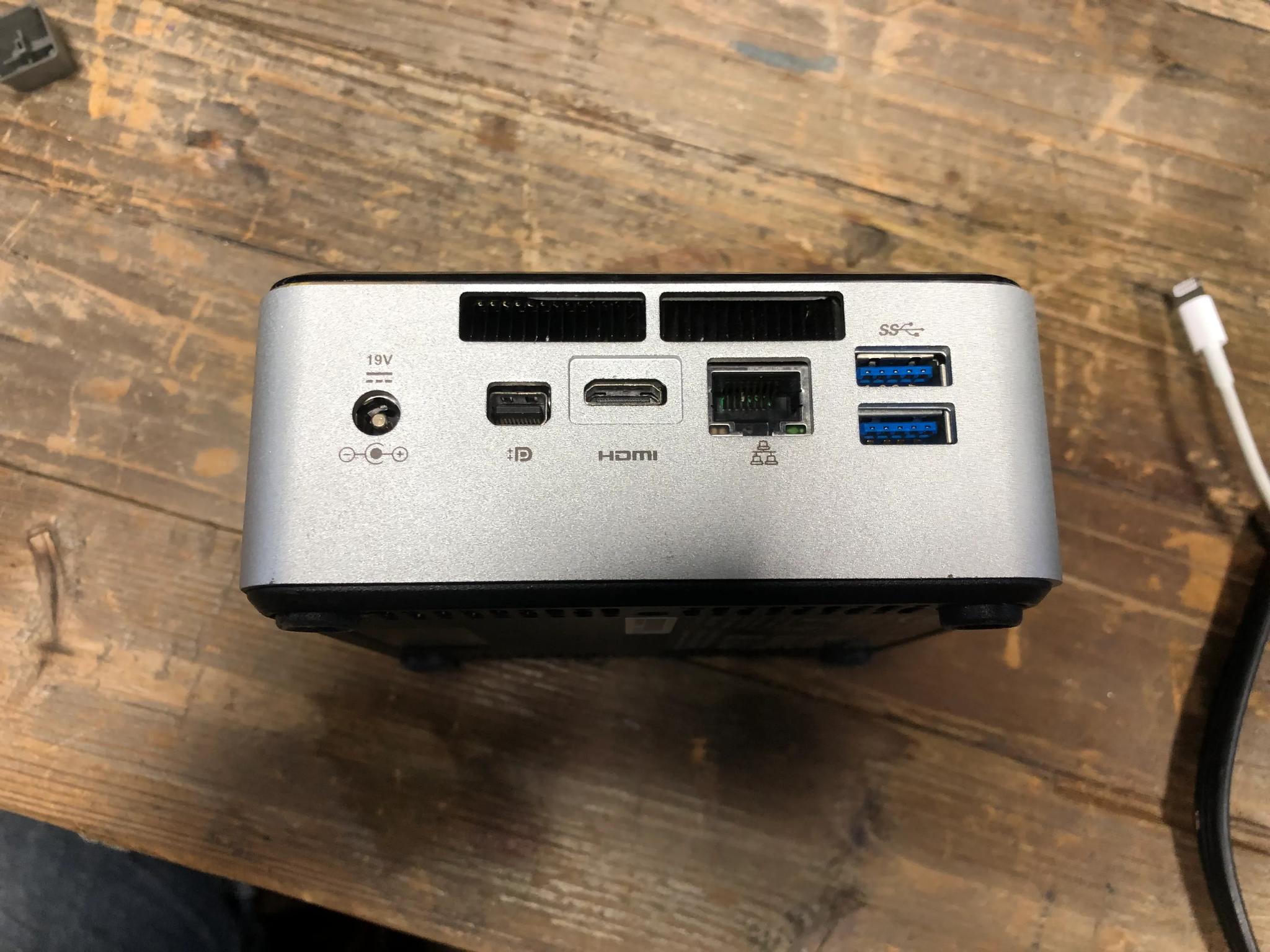 intel NUC d54250wykh Mini pc
