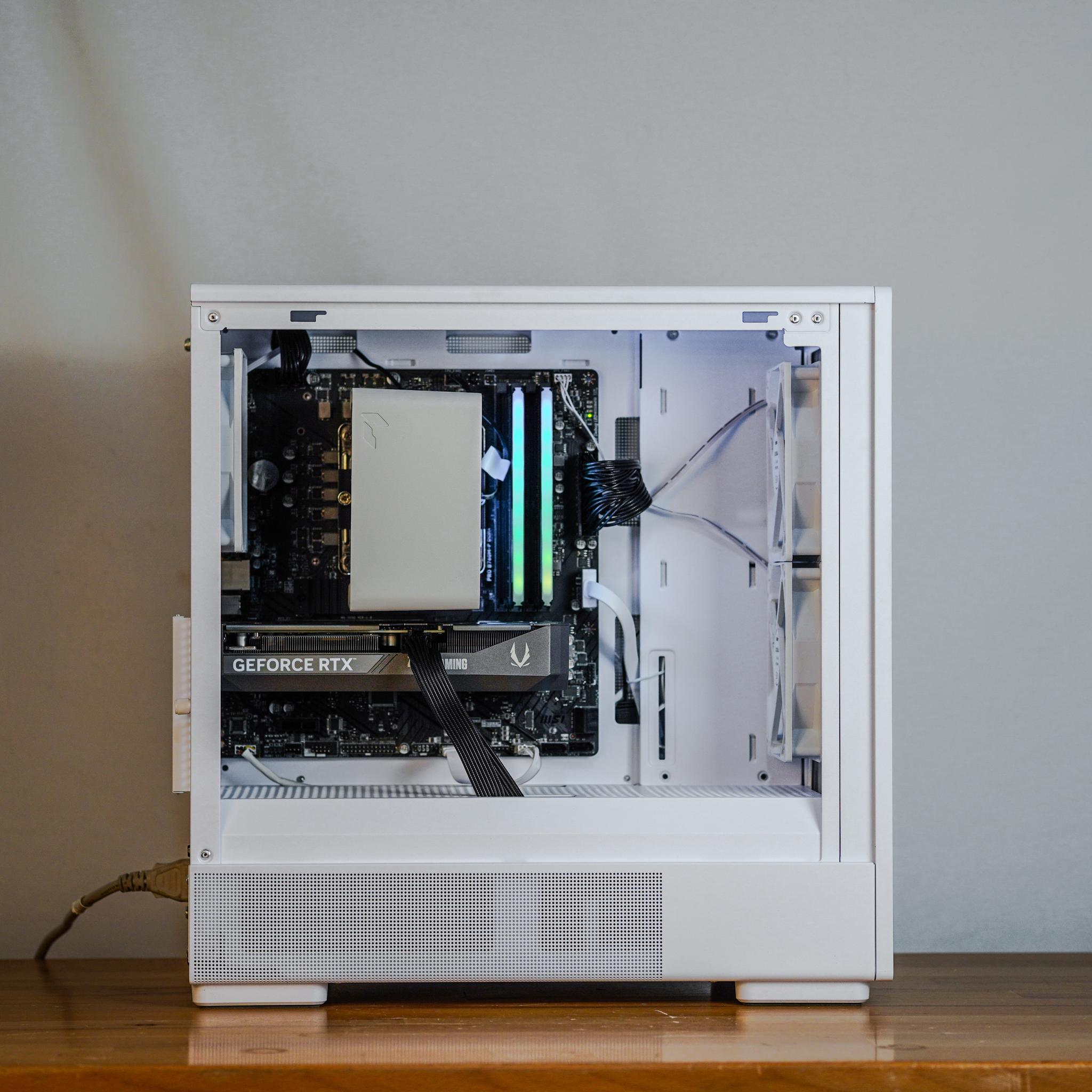 EXT Namu 70X - Intel Core i5 14400F, RTX 5060 Ti 16GB, 32GB DDR4, 1TB SSD