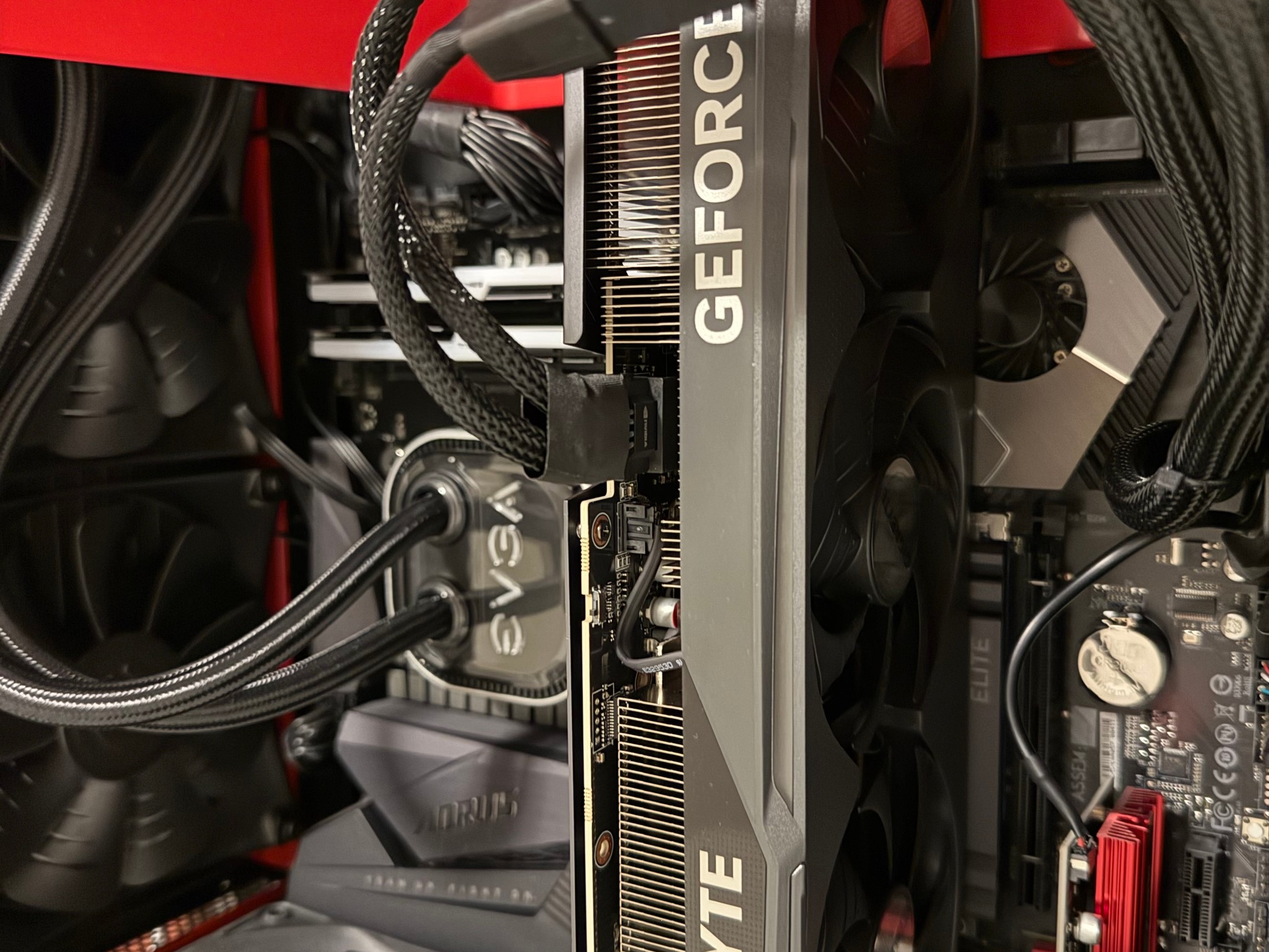 GIGABYTE 5070 TI EAGLE OC SFF 16 GB2 SLOTS