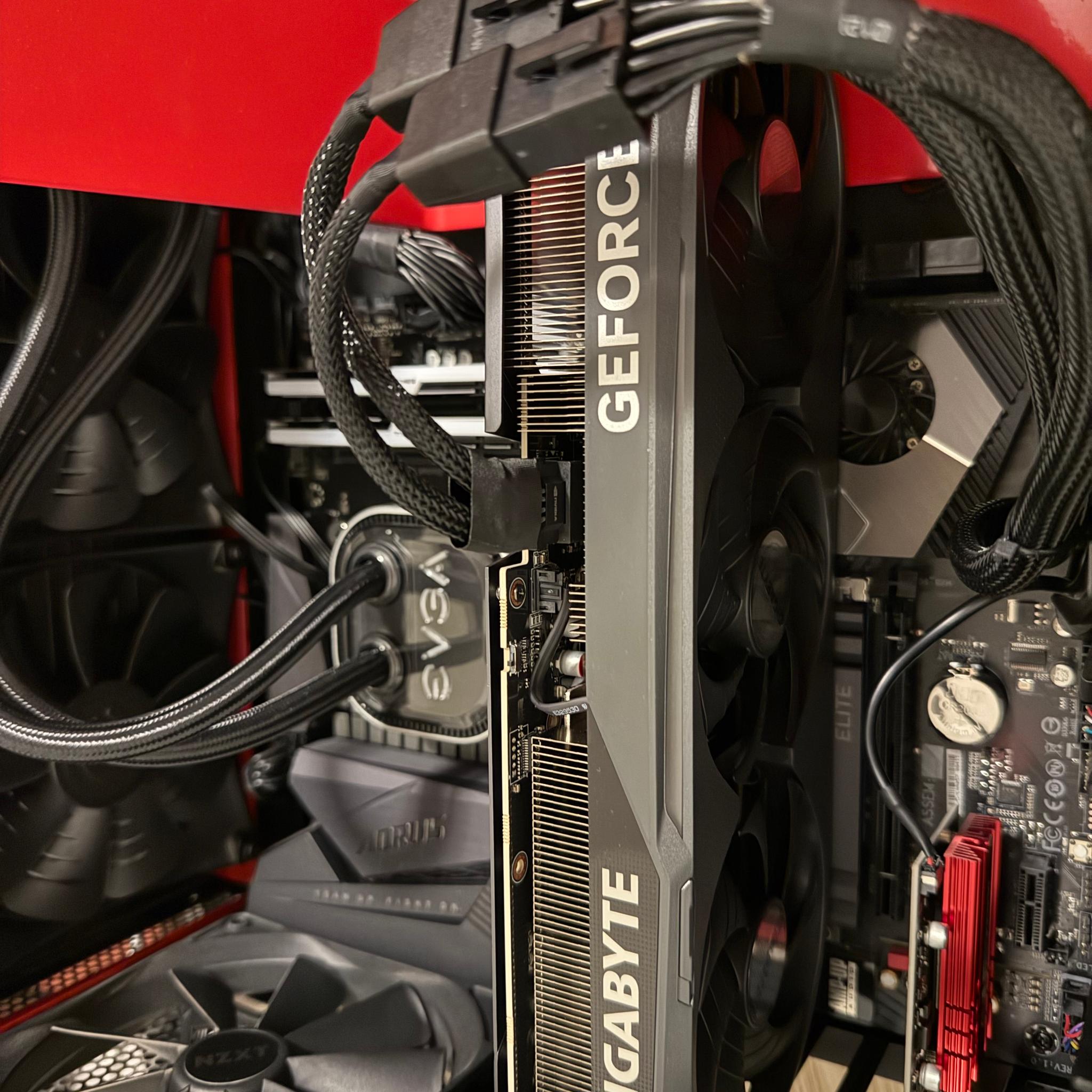 GIGABYTE 5070 TI EAGLE OC SFF 16 GB2 SLOTS