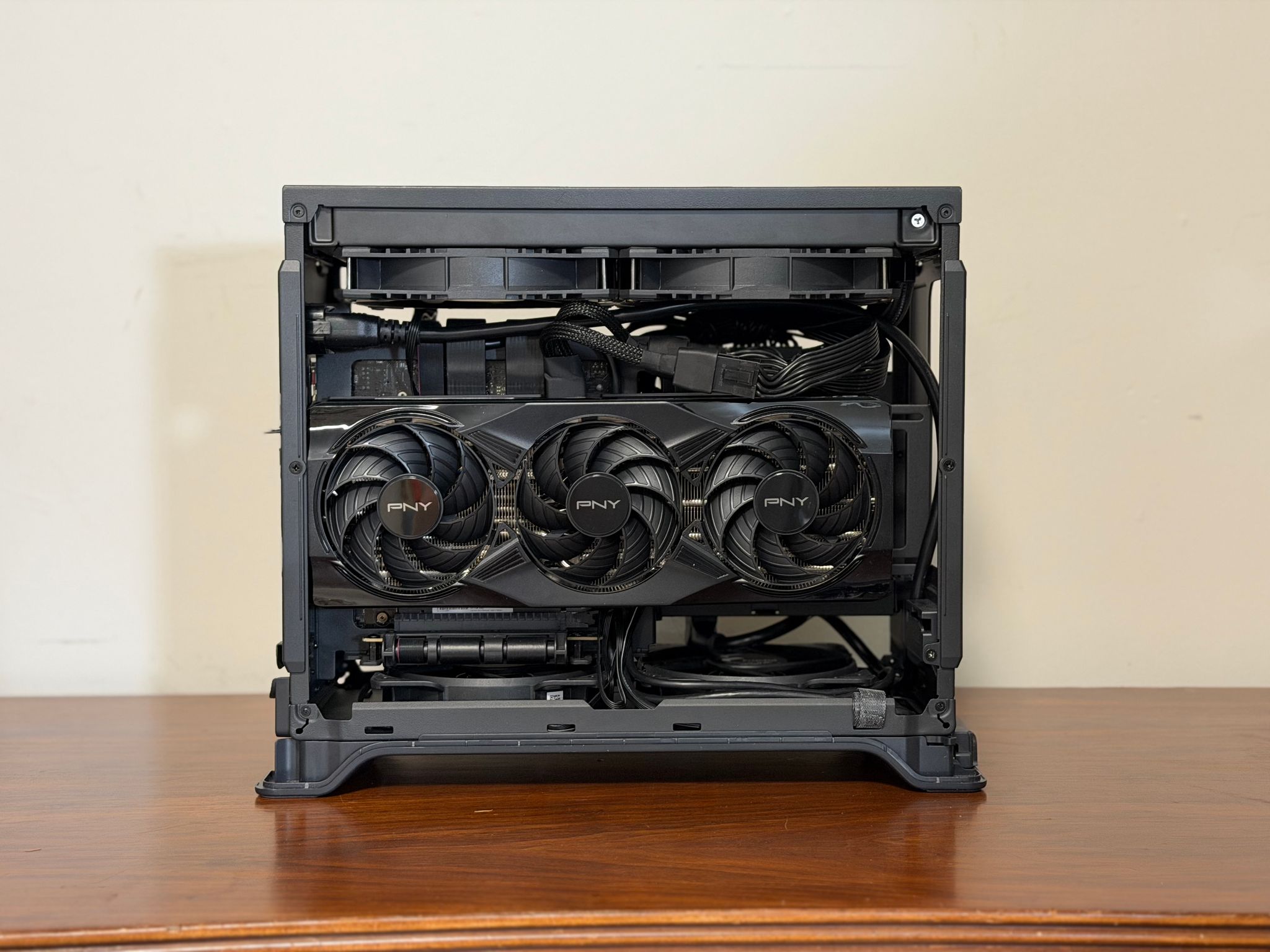 RTX 5070 | Ryzen 5 7600X | 16GB DDR5 | A620I Mini-ITX | 1TB SSD | 700W SFF PSU