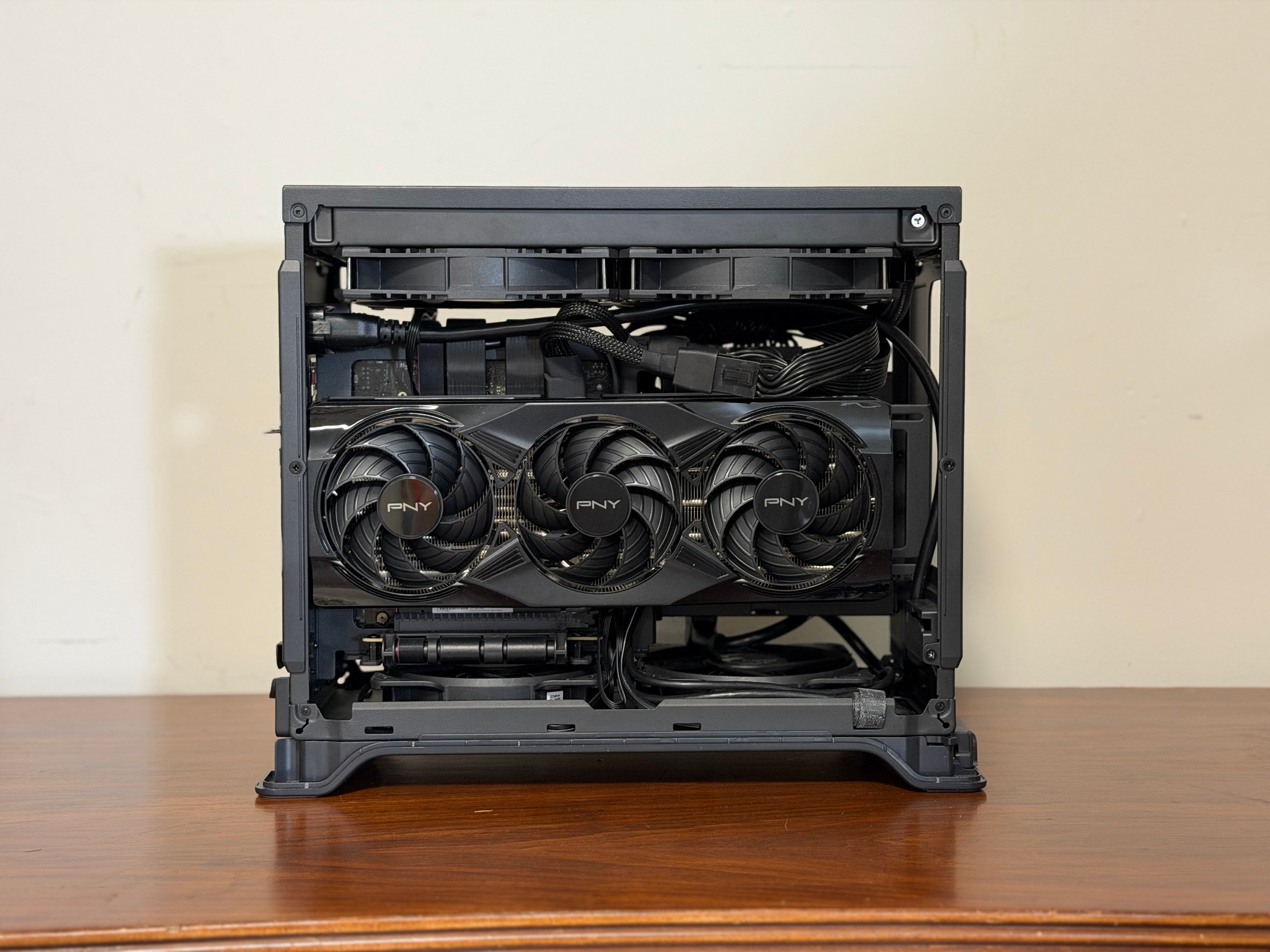 RTX 5070 | Ryzen 5 7600X | 16GB DDR5-6000 | A620I Mini-ITX | 1TB SSD | 700W SFF PSU
