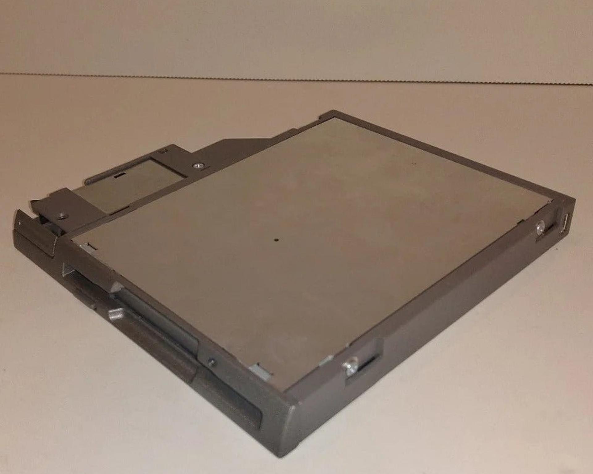 Dell 01R159 3.5" Floppy Drive for Dell Latitude D Series 6Y185-A00 MPF82E-U5