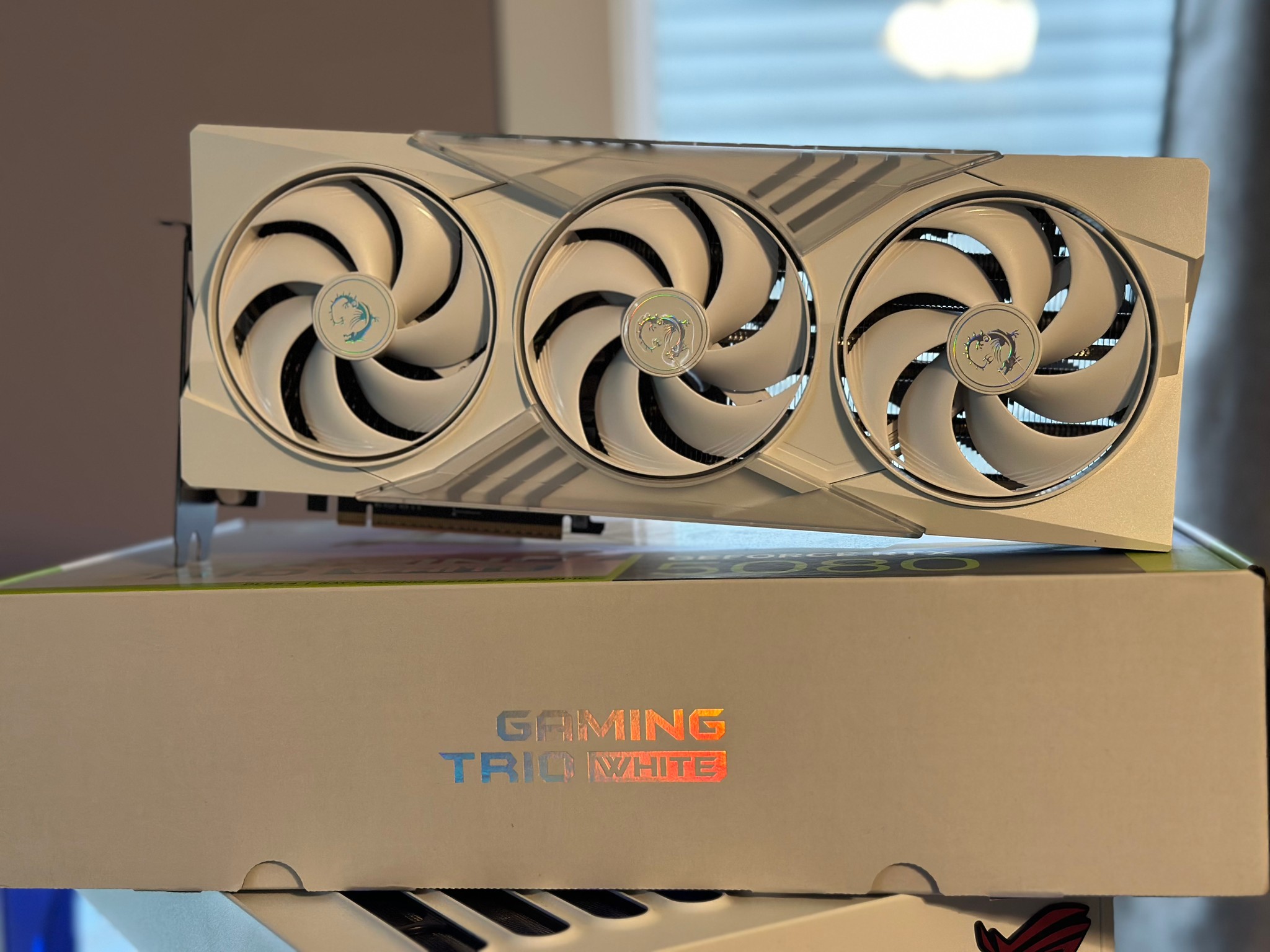MSI GeForce RTX 5080 16G GAMING TRIO OC WHITE