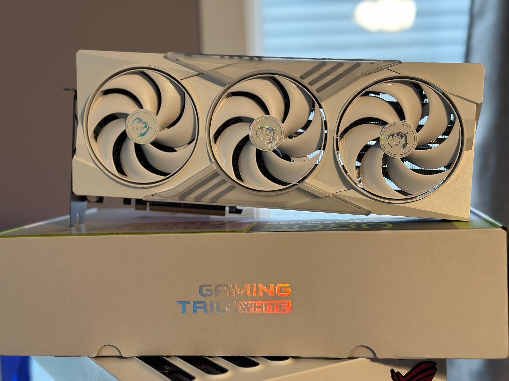 MSI GeForce RTX 5080 16G GAMING TRIO OC WHITE - Image 2