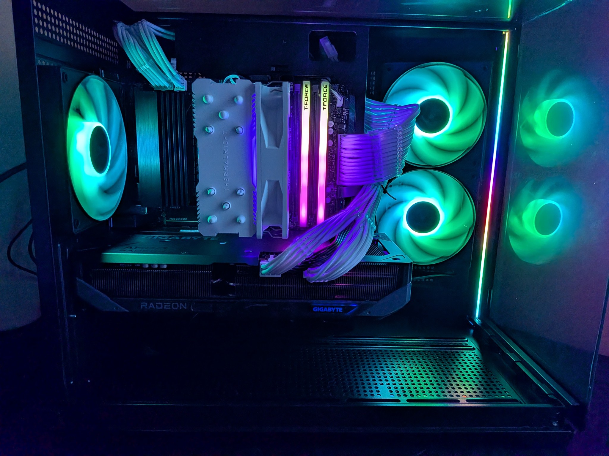 Ryzen 5 7600 | Rx 9070 XT | 16GB DDR5 | 1TB NVMe | 750W