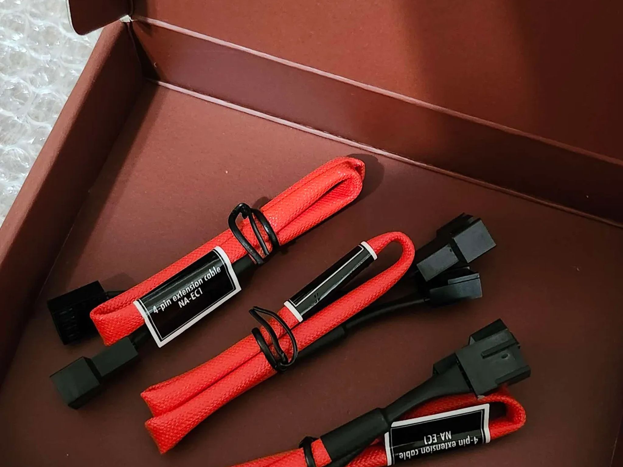 noctua Chromax red 4pin cables