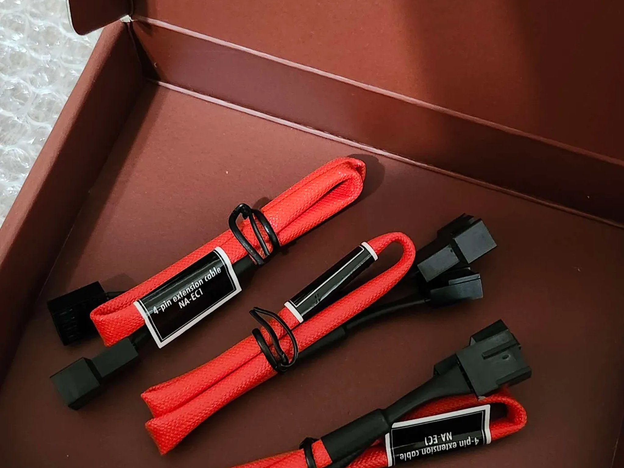 noctua Chromax red 4pin cables