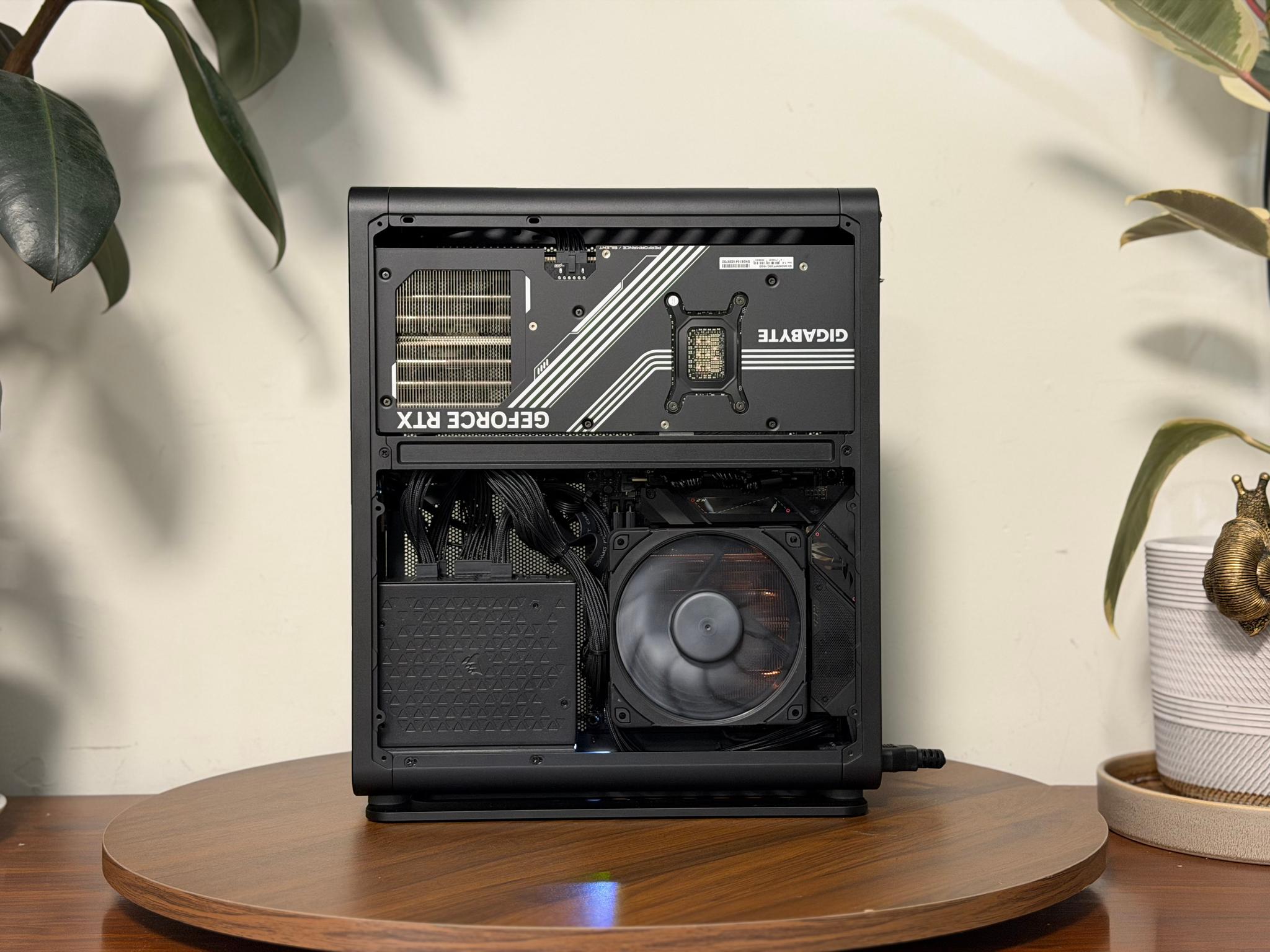 RTX 5080 Windforce OC SFF | Ryzen 7 9800X3D | 32GB DDR5 | B650E-I | 2TB SSD | NCASE x NFC Skyreach 5