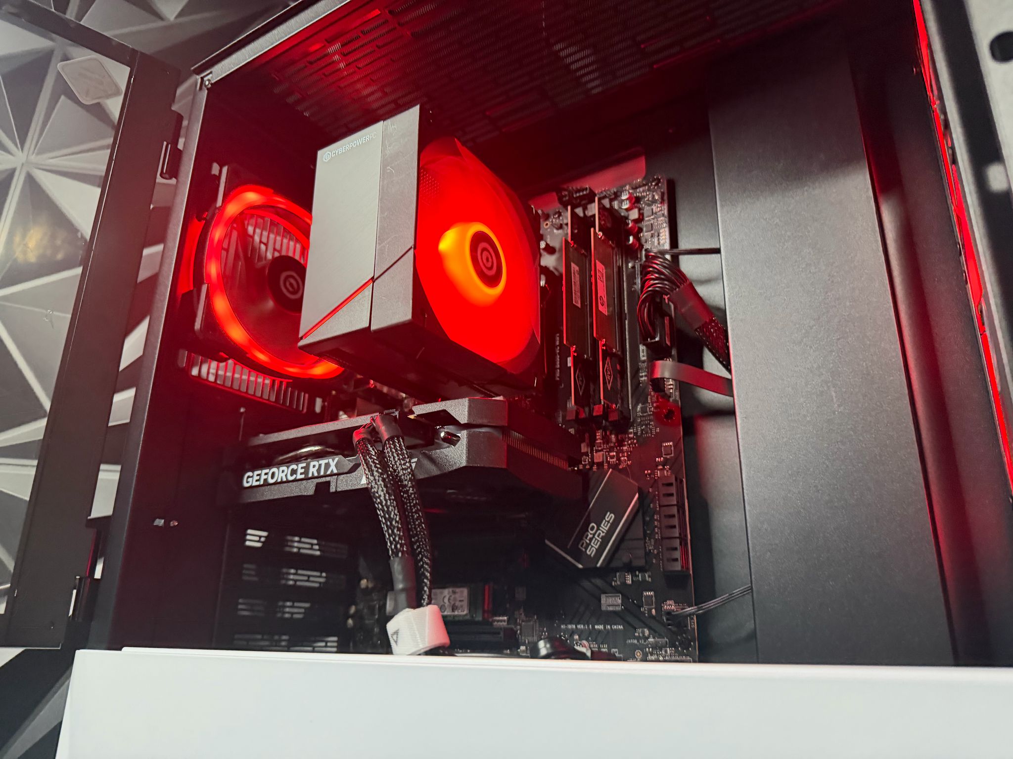 🐼⚡ CYBER PANDA ⚡🐼Ryzen 5 8400F| RTX 5060| 16 GB DDR5| 750GB NVMe| 1000W PSU