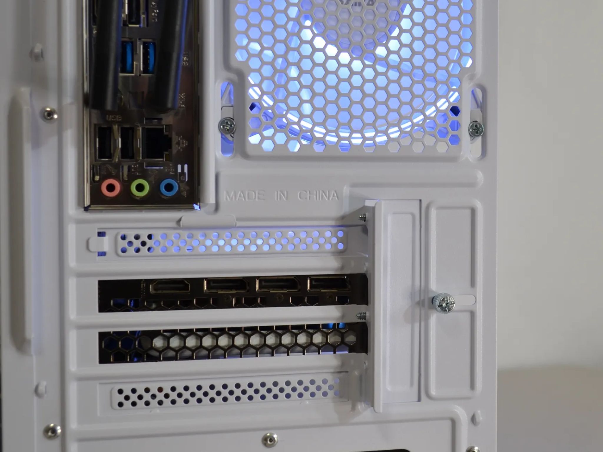⚪White Out V3⚪ - RTX 3060ti | Ryzen 7 3700X | 1tb NVMe | Windows 11 FULLY Activated