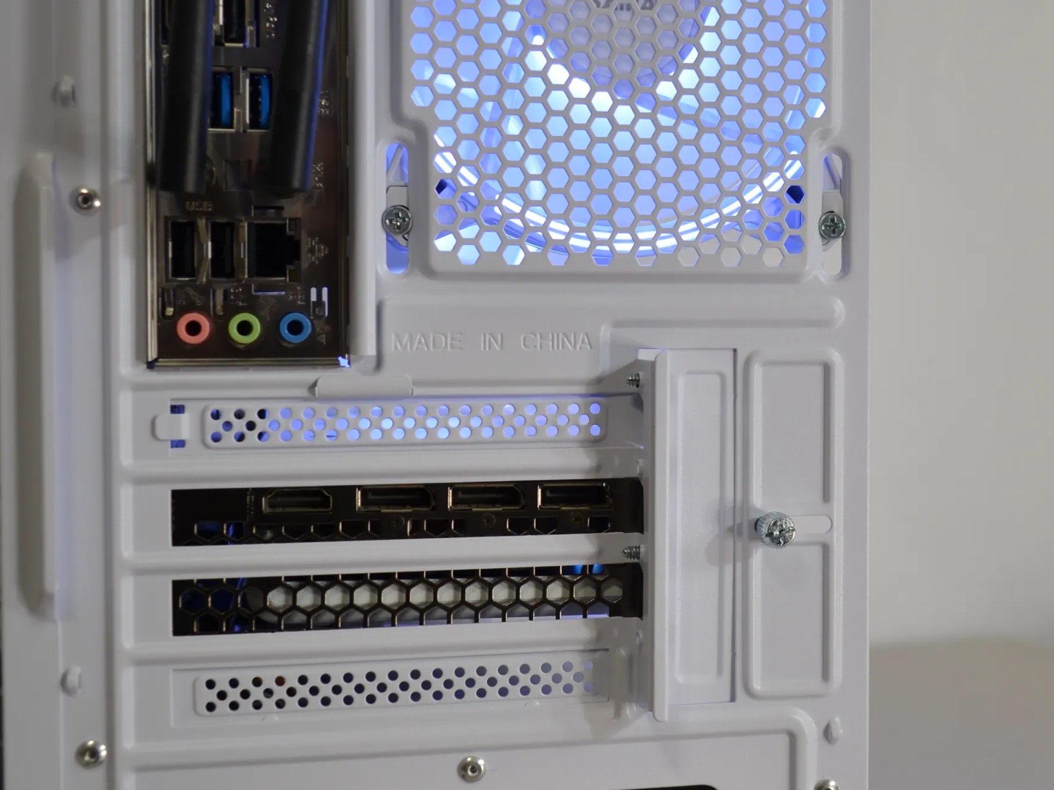 ⚪White Out V3⚪ - RTX 3060ti | Ryzen 7 3700X | 1tb NVMe | Windows 11 FULLY Activated