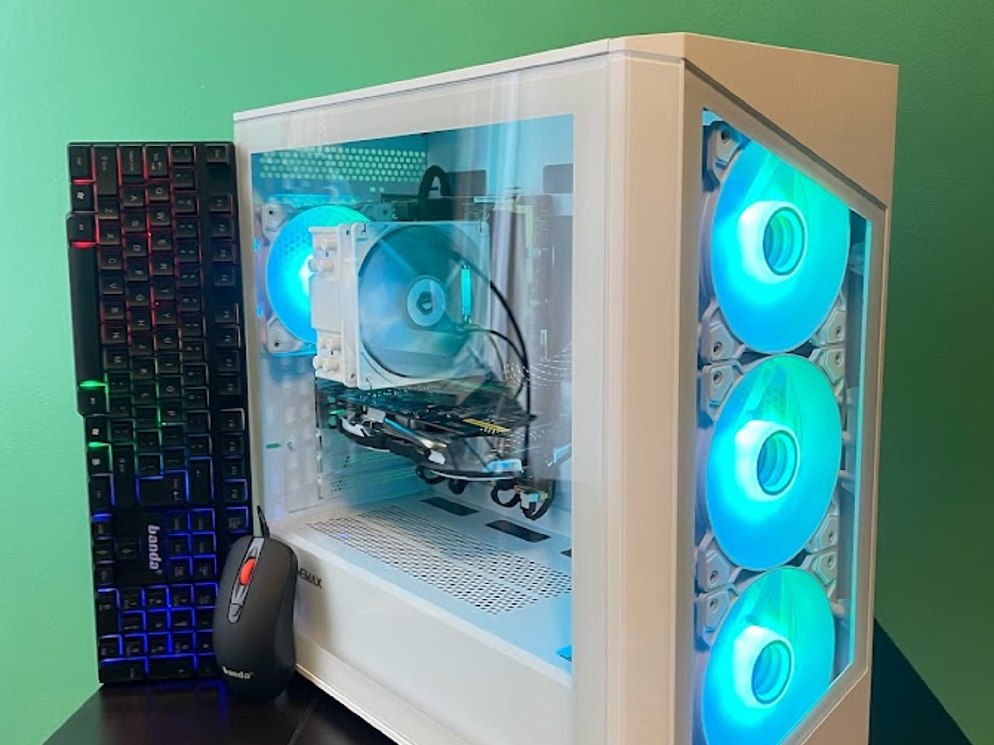 RGB White Gaming PC| Intel i5 / Amd RX580 / 8GB / 1TB Win 10 Pro WiFi