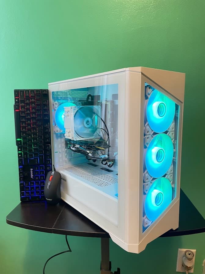 RGB White Gaming PC| Intel i5 / Amd RX580 / 8GB / 1TB Win 10 Pro WiFi