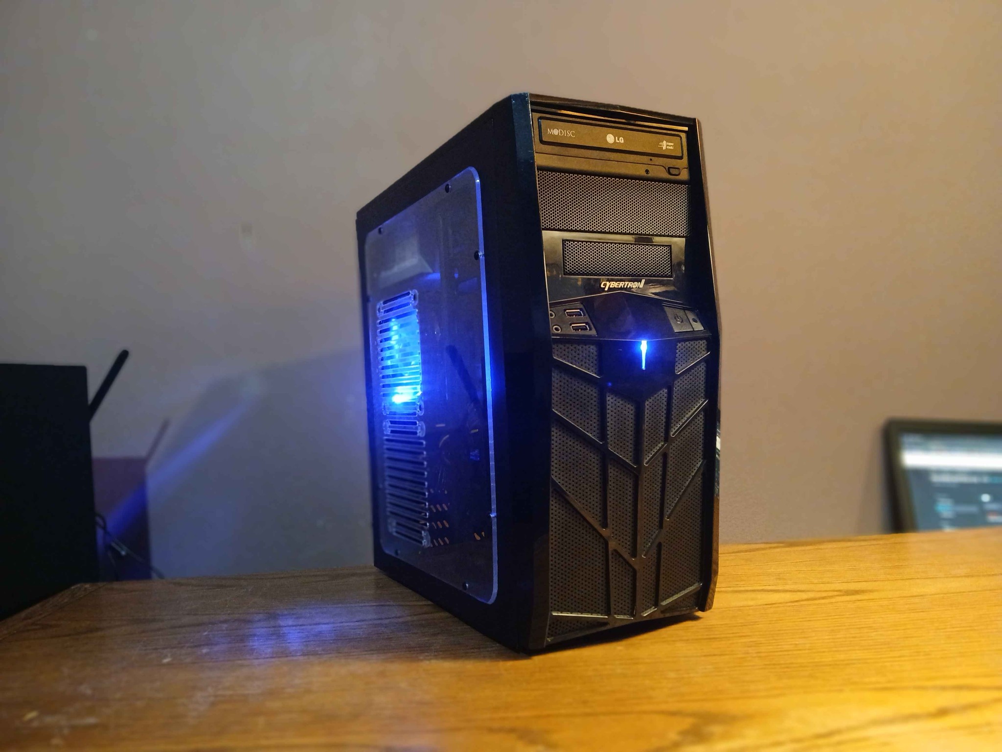 760 | FX-6300 | 12gb RAM | 256gb SSD | Cybertron upgraded prebuilt