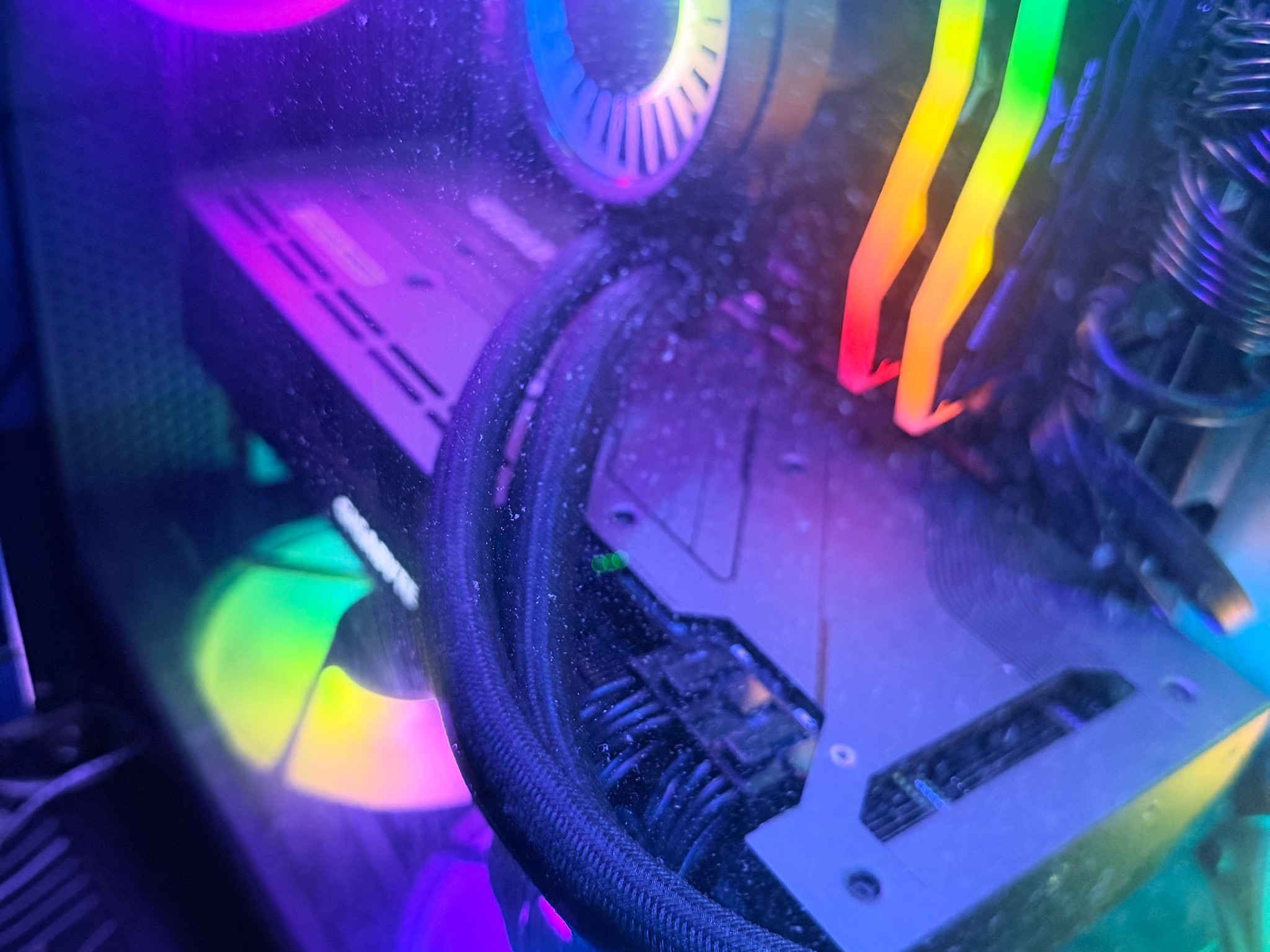 GIGABYTE Radeon RX 7800 XT GAMING OC 16G