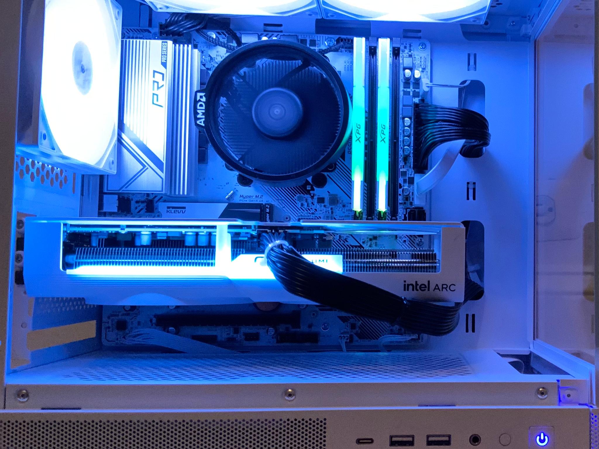 Extreme value white and black gaming pc Intel arc b580 and ryzen 5 5600!!