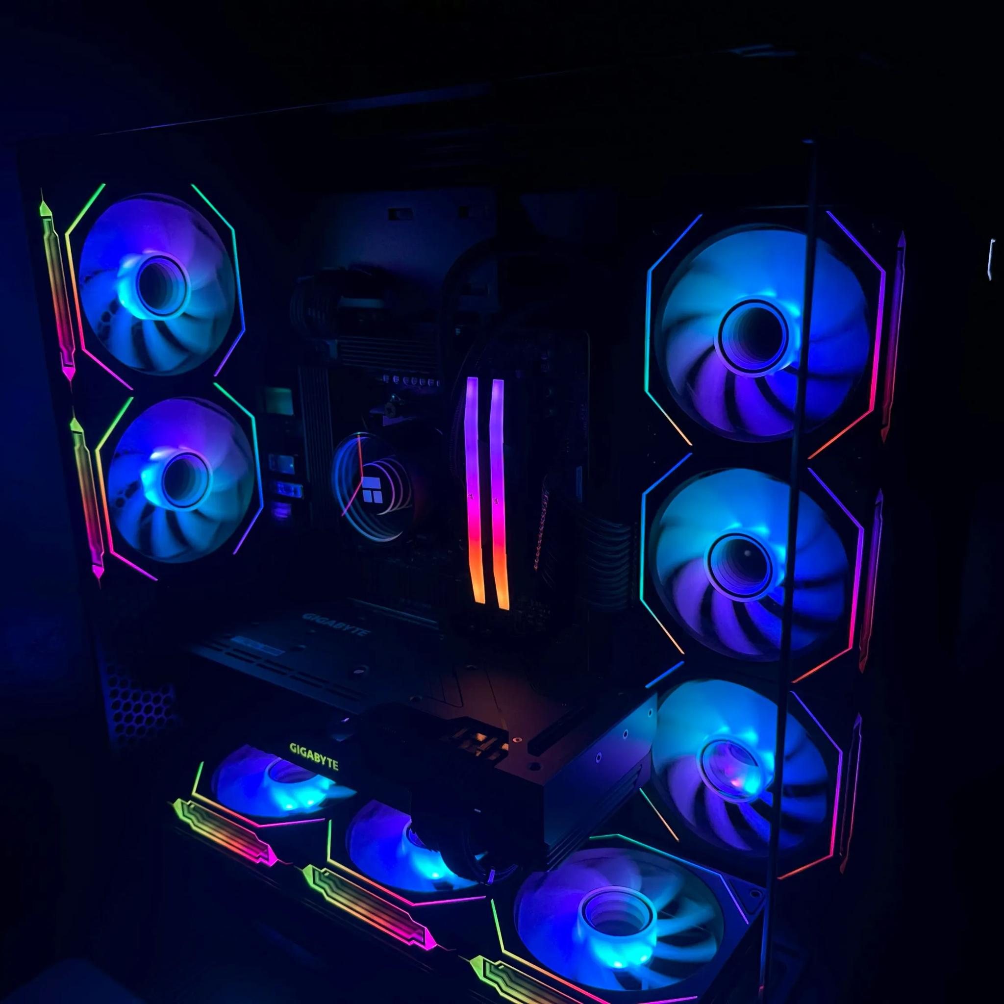 BIG SALE New Sleek Black Fishtank RGB Custom 1440p Gaming PC – GPU : 7700XT CPU : 9600X