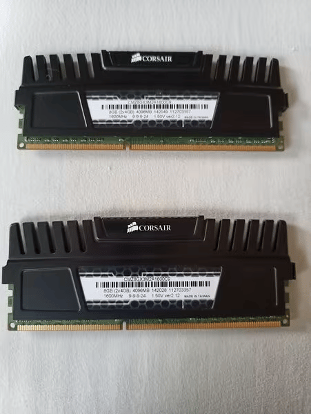 Corsair Vengeance 8 GB (2x4 GB) DDR3-1600 CL8 RAM