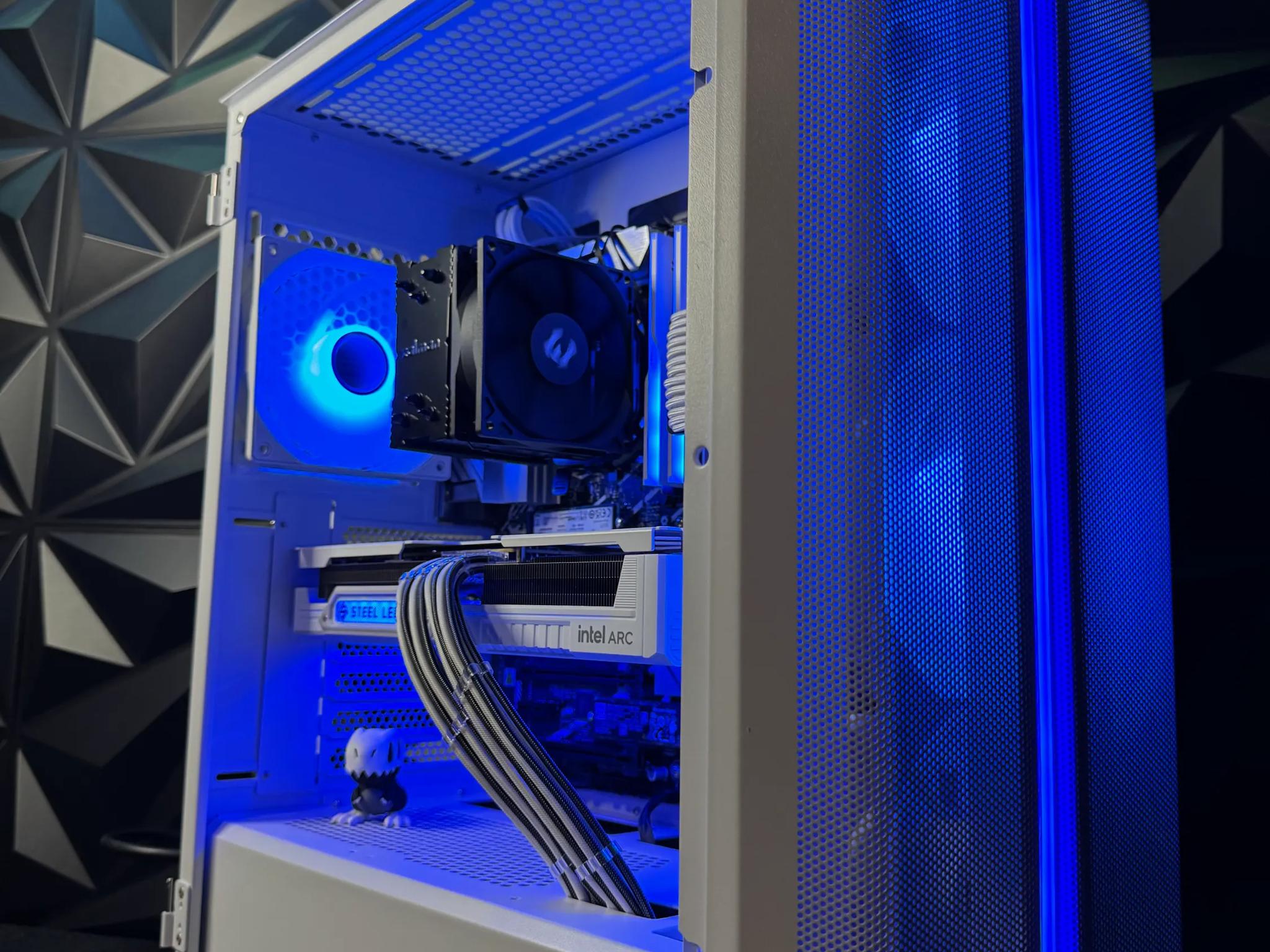 ⬜🔥🦖White Dino ⬜🔥🦖I5 14400F| ARC B580| 1.5 TB NVMe| 32 GB DDR5 6400MHz
