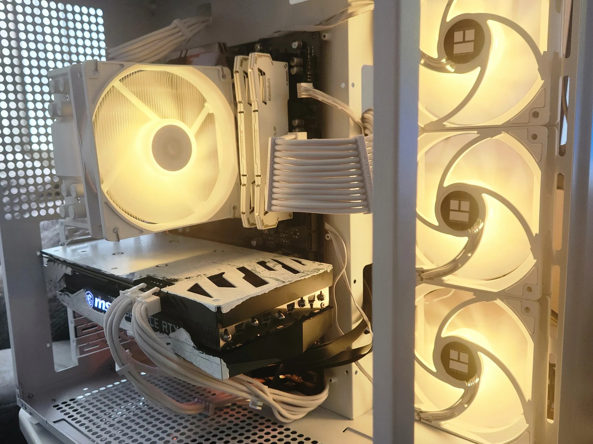 "Polar Predator" Gaming Desktop