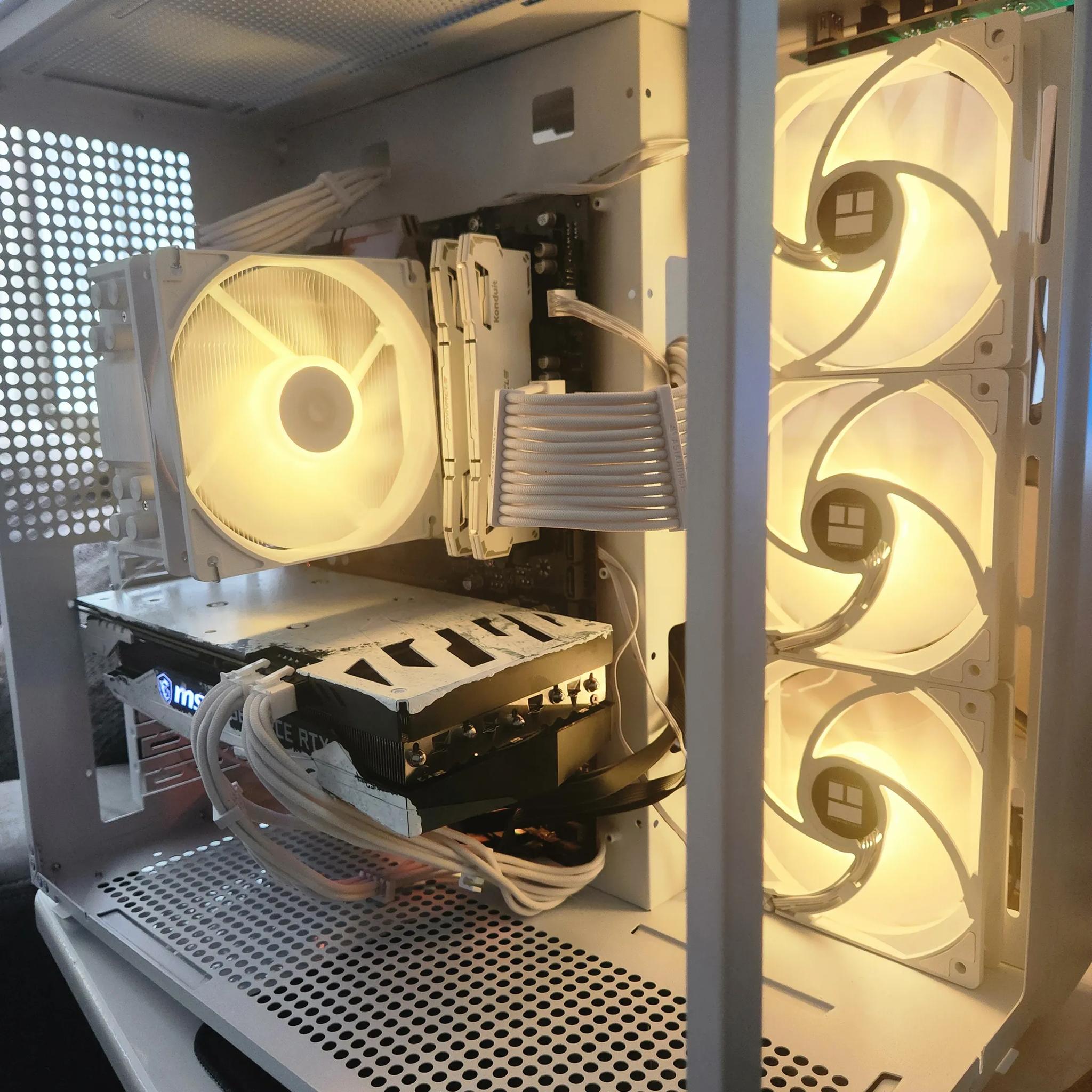 "Polar Predator" Gaming Desktop
