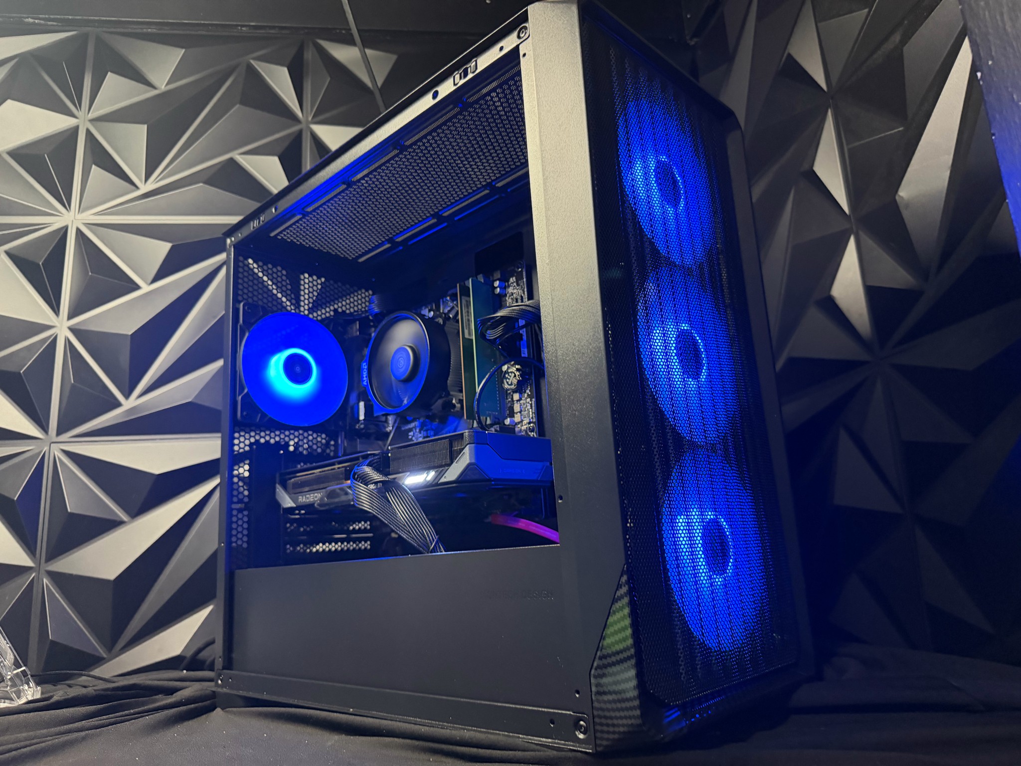 🖤⚡ DARK FIBER ⚡🖤 Ryzen 5 5500| RX 9060XT| 16 GB DDR4| 1.25 TB SSD| 650W PSU