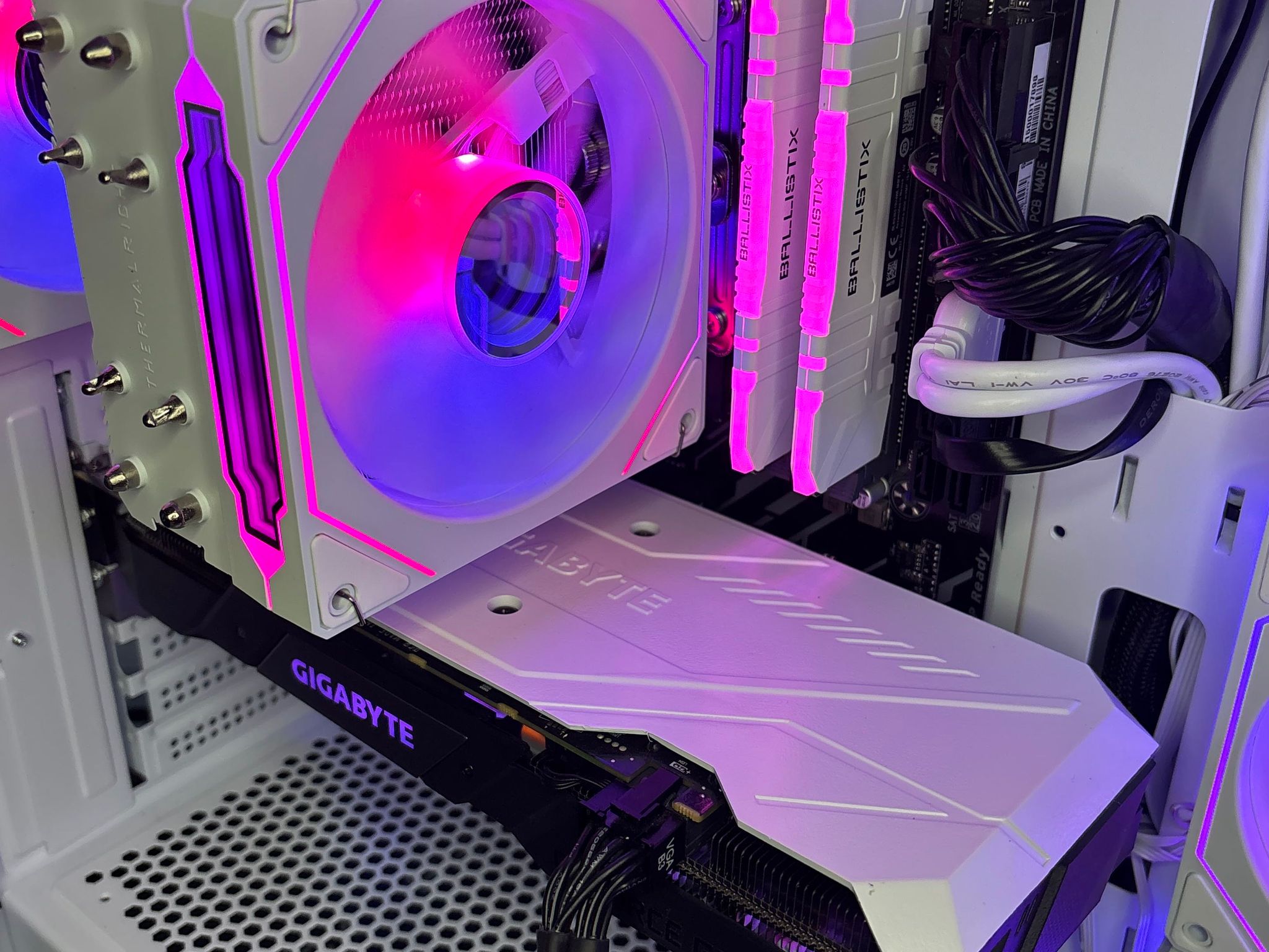 White Gaming PC (GTX 1660 Super 6GB + Intel Core I5-8500 + 16GB DDR4 + SSD)