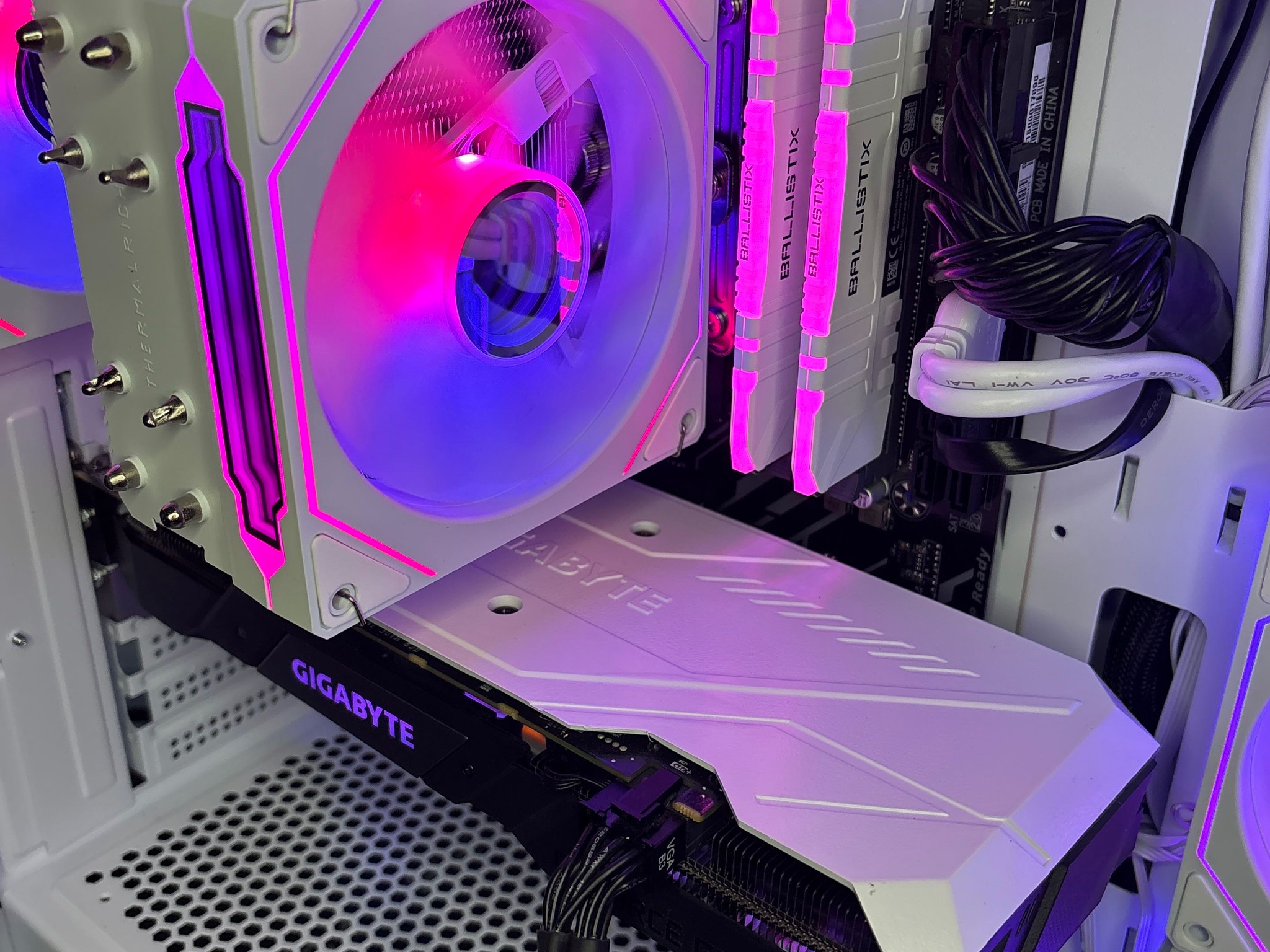 White Gaming PC (GTX 1660 Super 6GB + Intel Core I5-8500 + 16GB DDR4 + SSD)