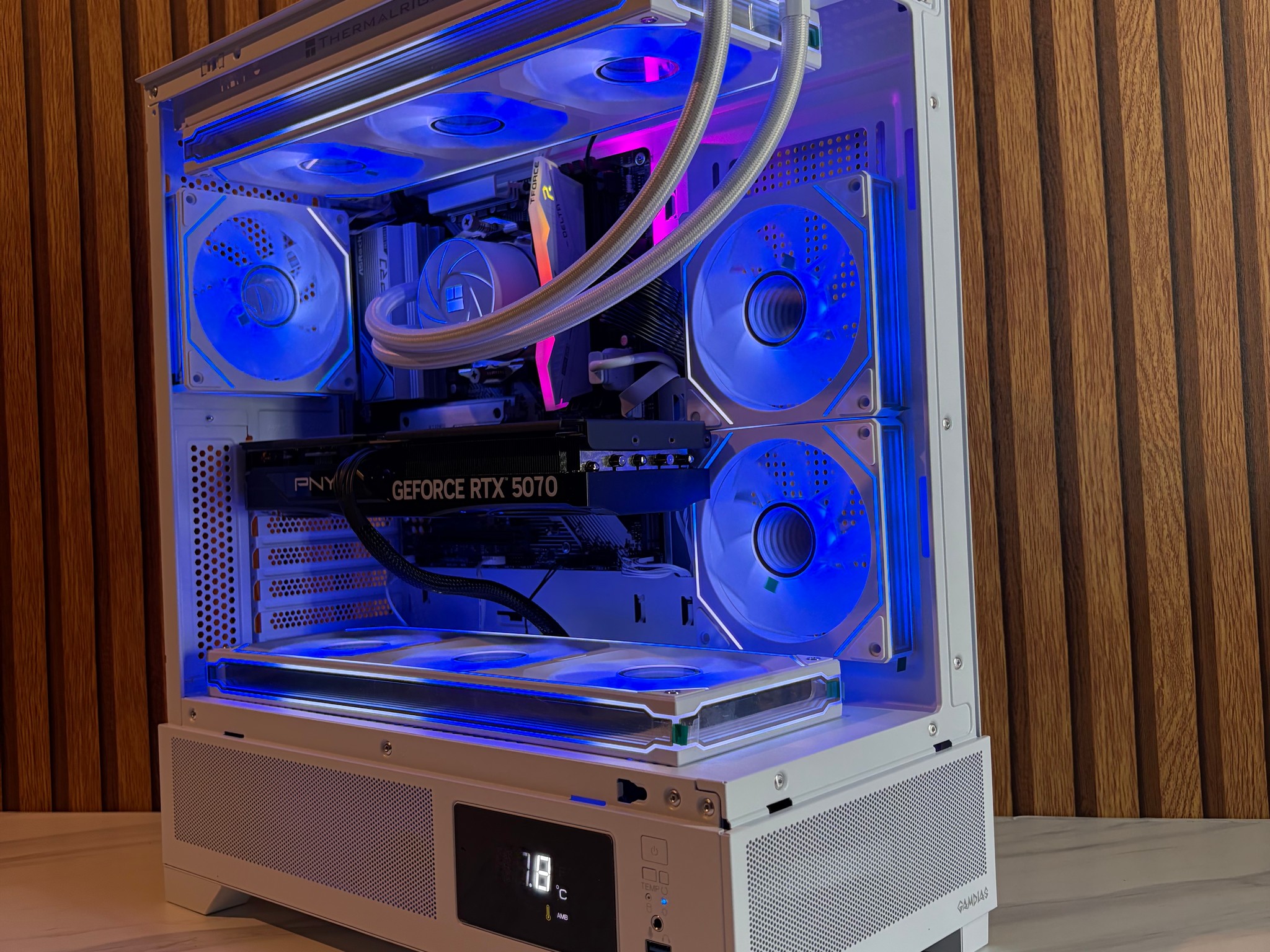 RTX 5070 | RYZEN 5 9600X | 16GB DDR5 | 1TB NVME | 360MM AIO | windows 11 PRO