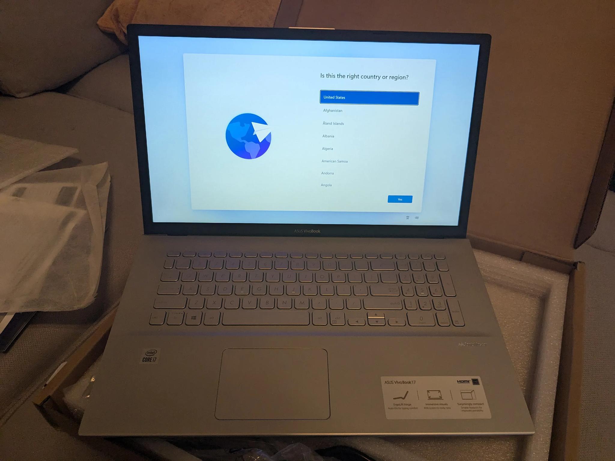 i7-10th Gen, 16GB RAM, 1TB NVME SSD 17.6" Asus X712J Iris Plus Integrated Graphics