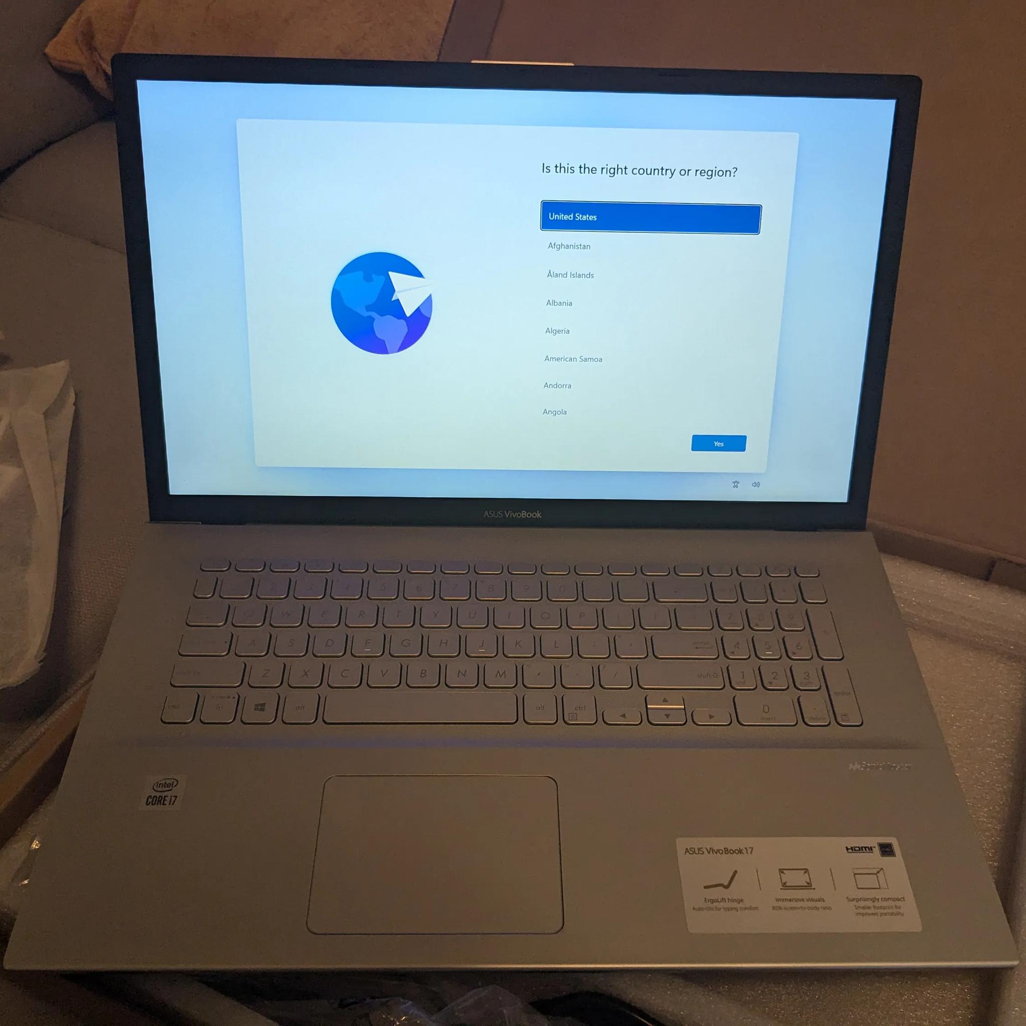 i7-10th Gen, 16GB RAM, 1TB NVME SSD 17.6" Asus X712J Iris Plus Integrated Graphics