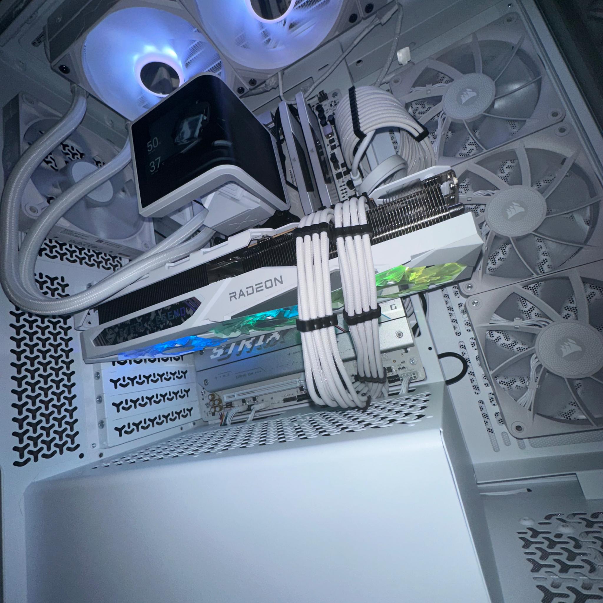 WHITE ASRock Steel Legend Radeon RX 7800 XT 16GB
