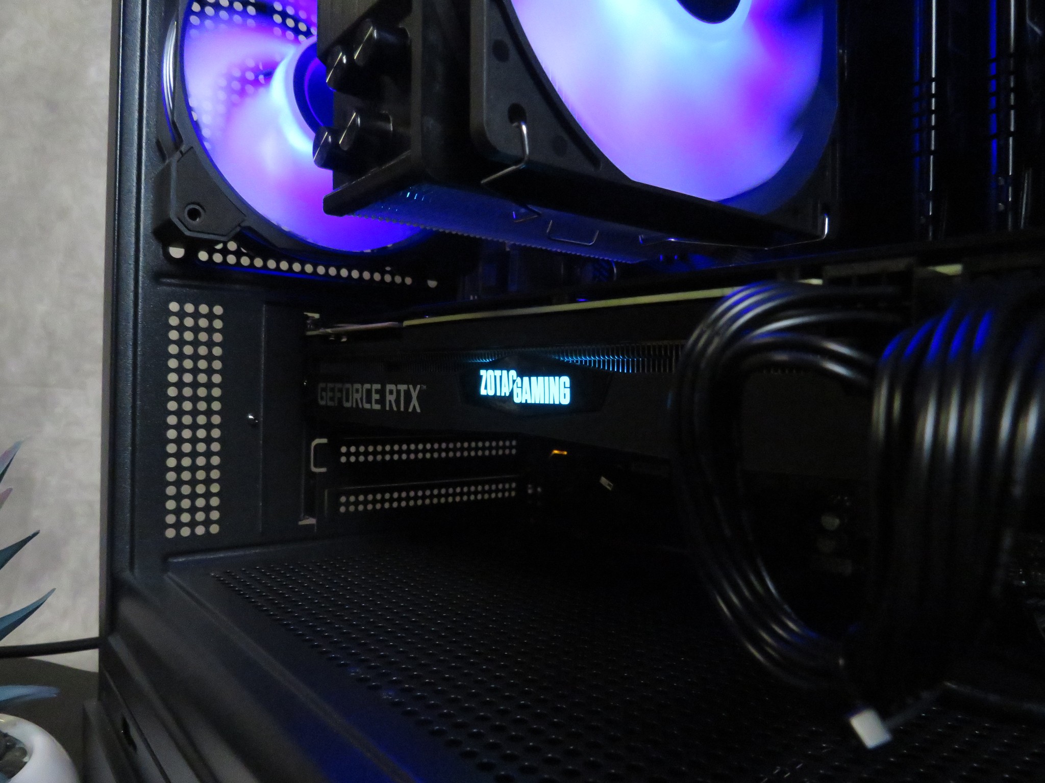 Great Mid-Range Gamer: Ryzen 5 3600X + RTX 2070 Super + 16 GB DDR4 + 1 TB NVME