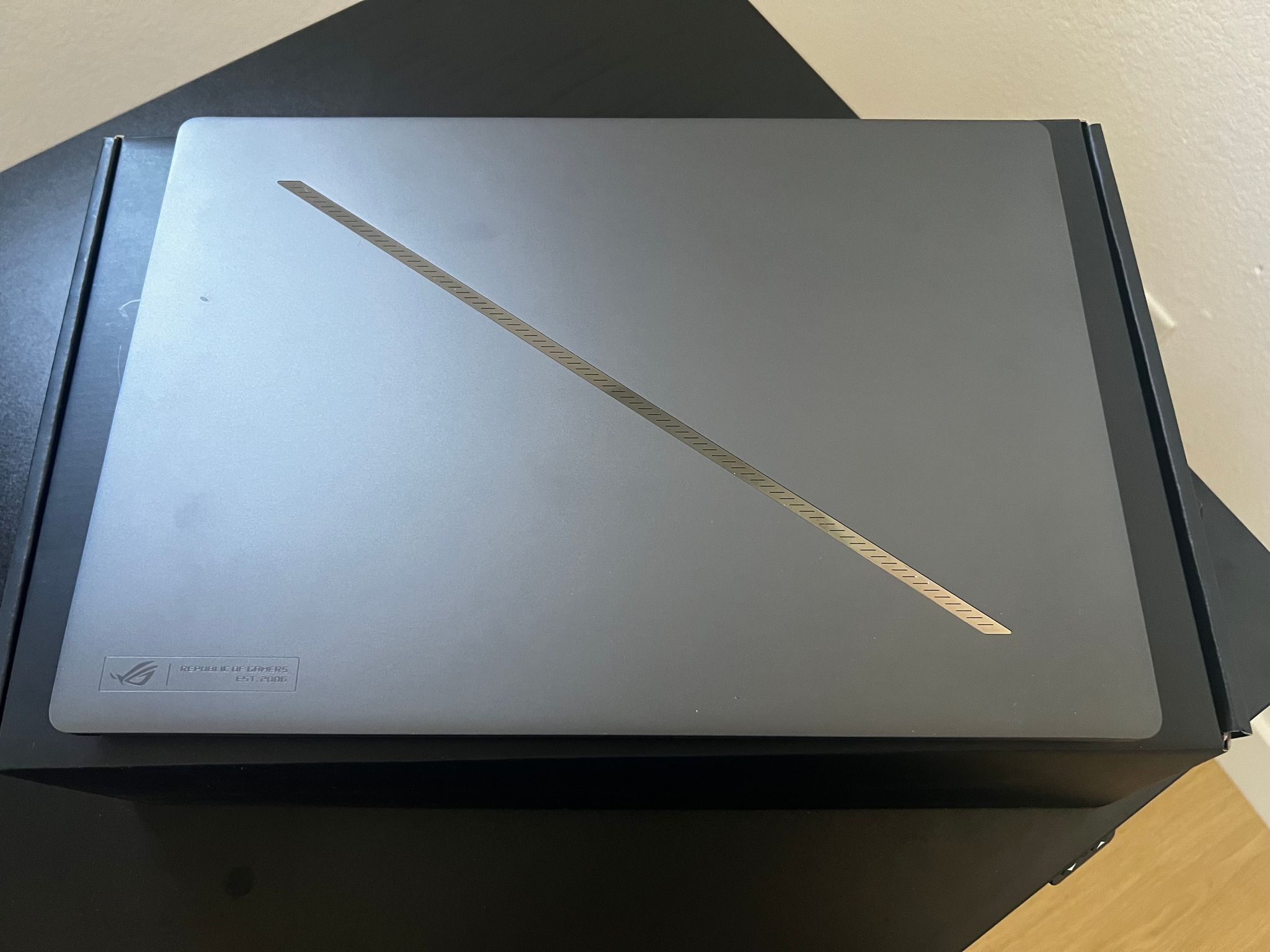 ASUS ROG Zephyrus G16 OLED RTX 5070 Ti 12GB | Intel Core Ultra 9 285H | 32GB RAM | 1TB SSD | 240Hz