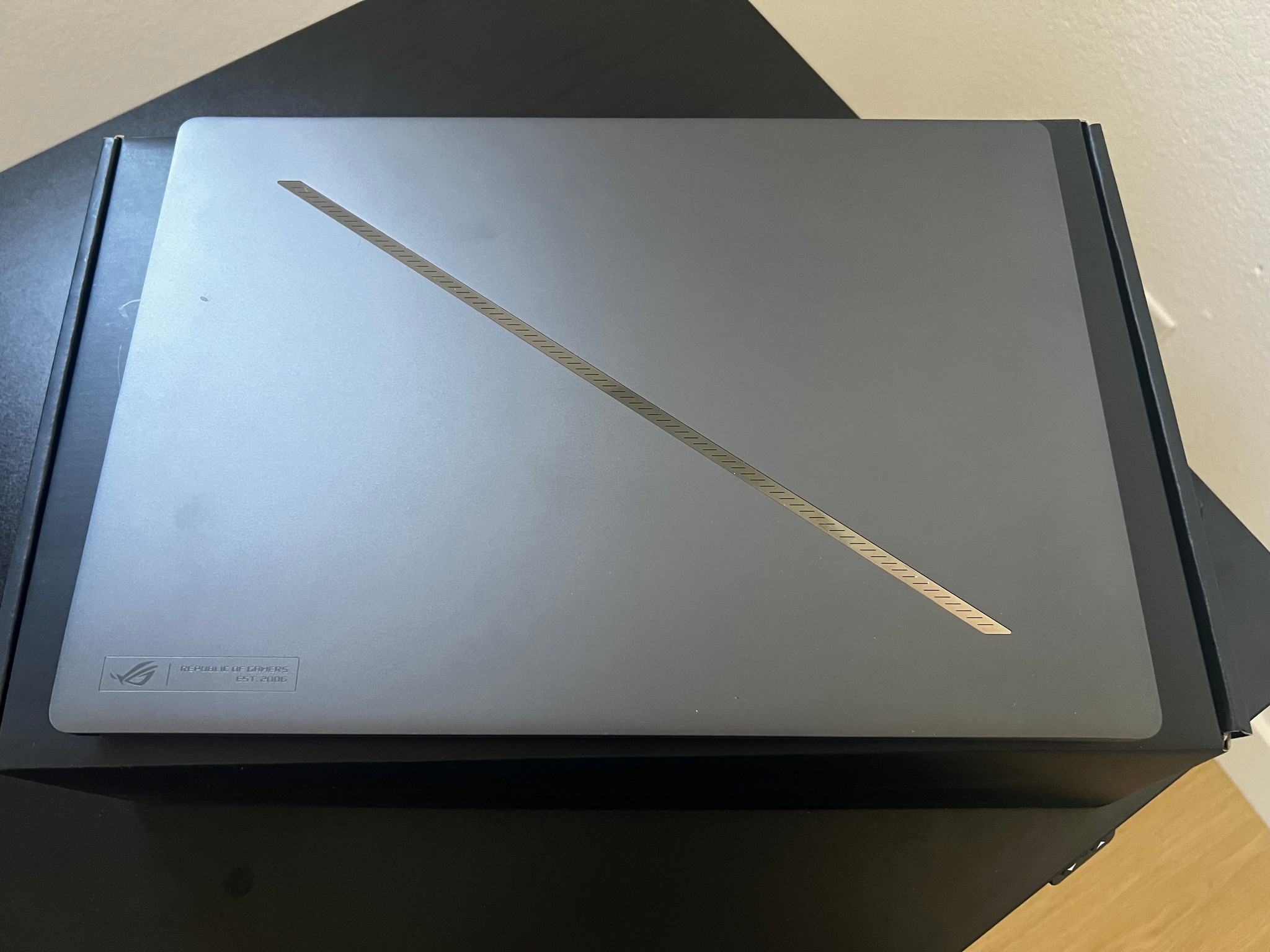 ASUS ROG Zephyrus G16 OLED RTX 5070 Ti 12GB | Intel Core Ultra 9 285H | 32GB RAM | 1TB SSD | 240Hz