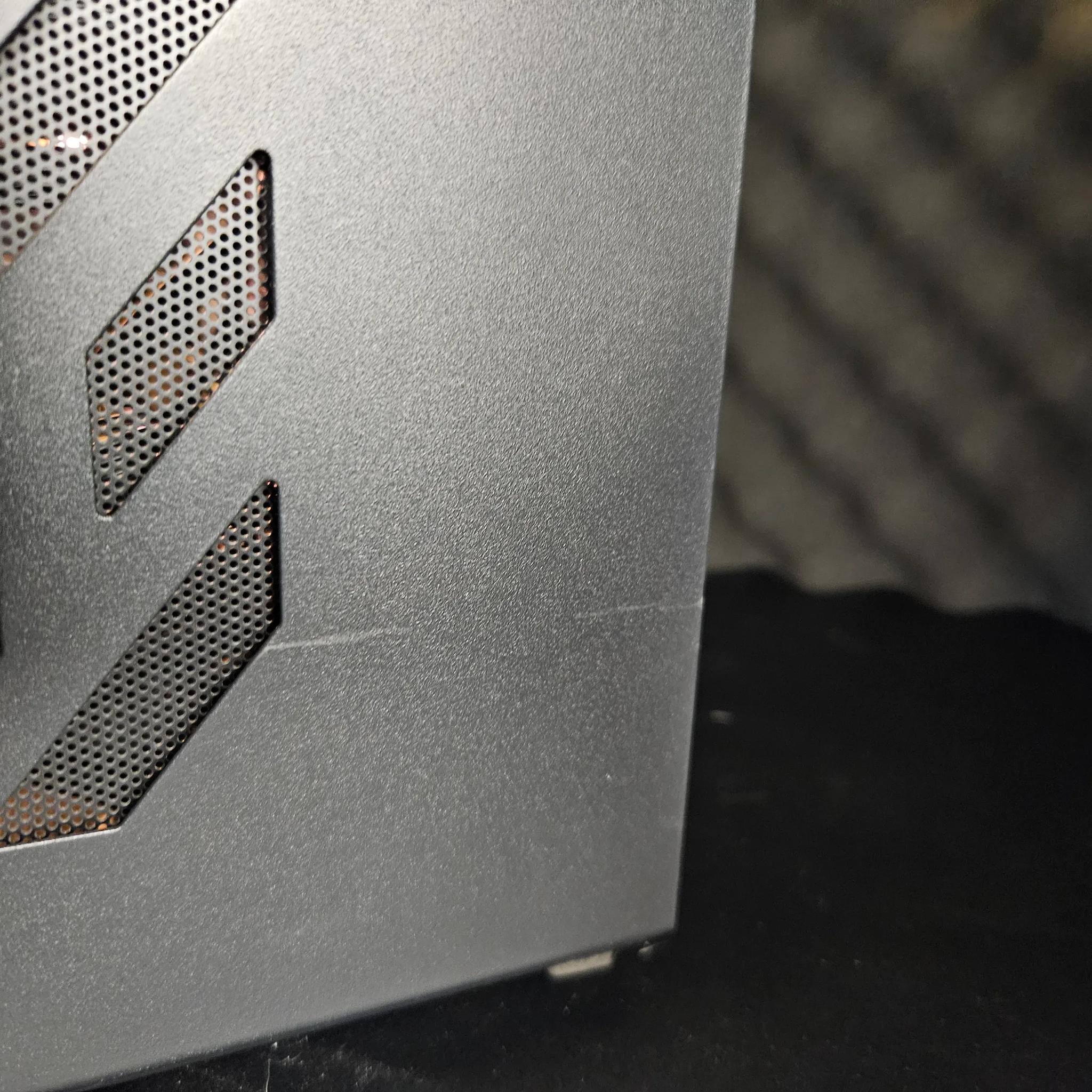 Scratch sale!! Portable liquid cooled RIG Ryzen 7 7800X3D / 32GB / 2TB SSD / RTX3060