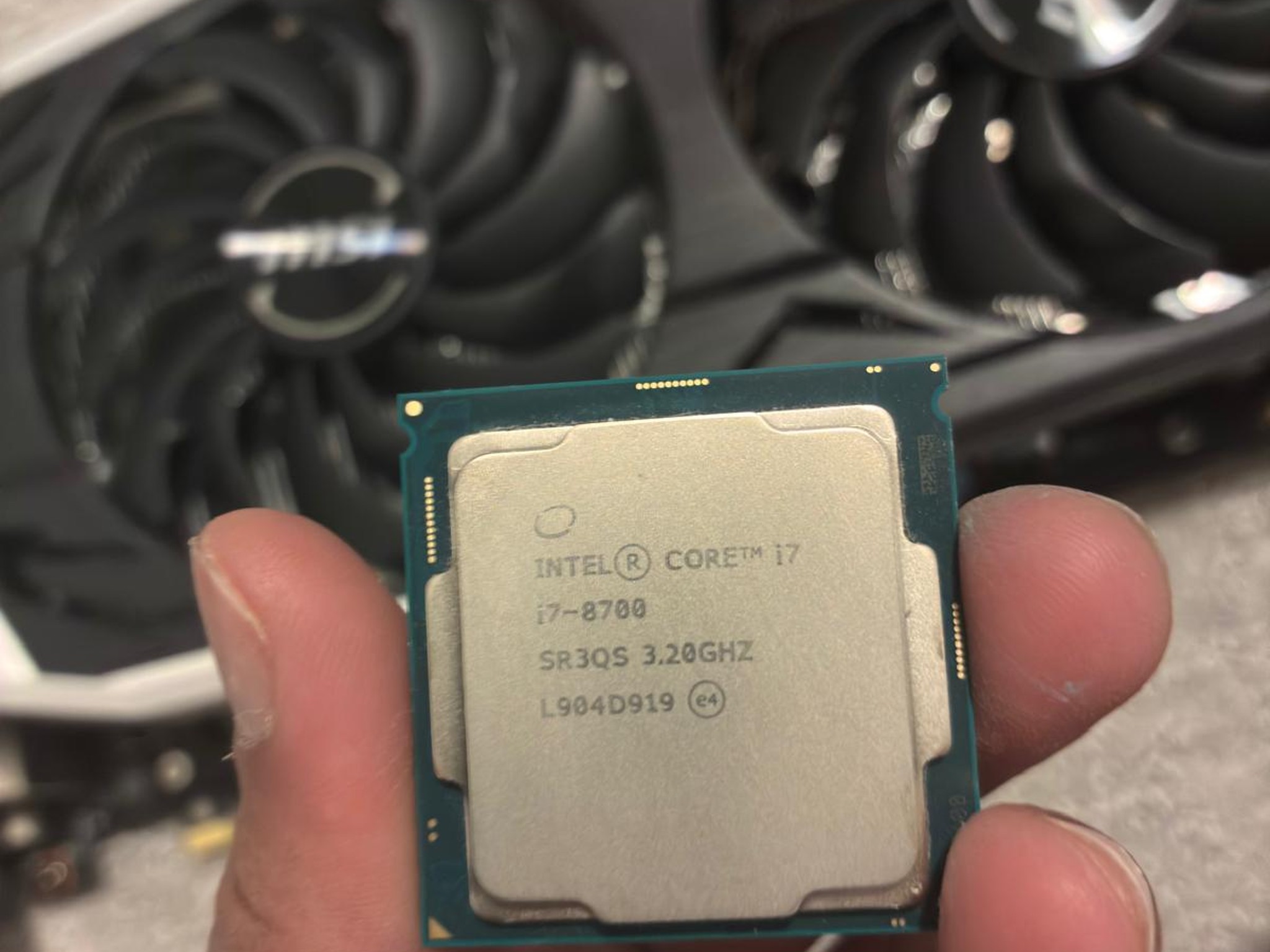 i7 8700 + ASUS Z370 Plus gaming + Evga 650w