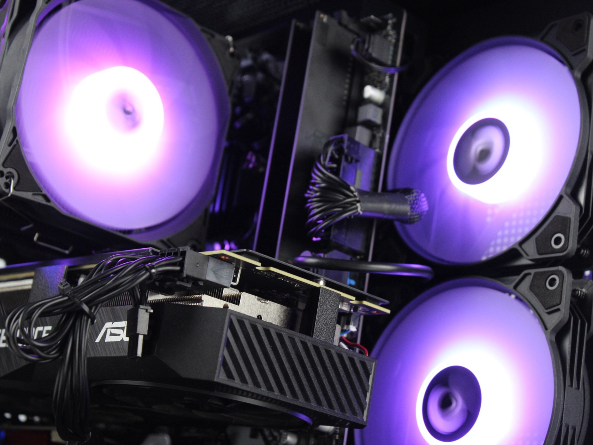 Powerful Black Gaming PC – RTX 2080, Intel i7 9700F, 16GB DDR4, 1TB NVMe SSD - RGB/WiFi/BlueTooth