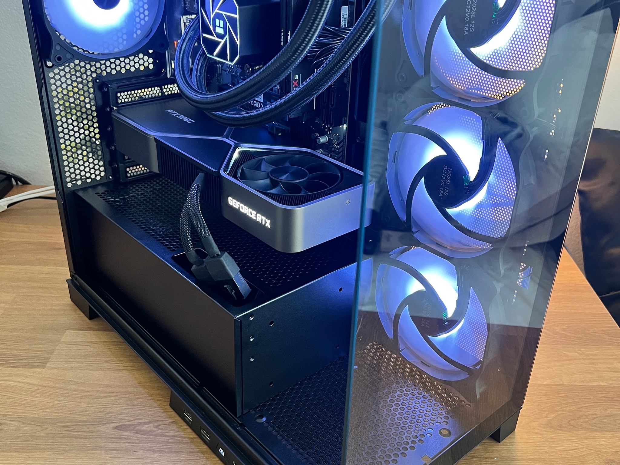 RTX 3080 | Ryzen 5 7600x | 32gb ram | 1tb m.2 SSD | Gaming PC