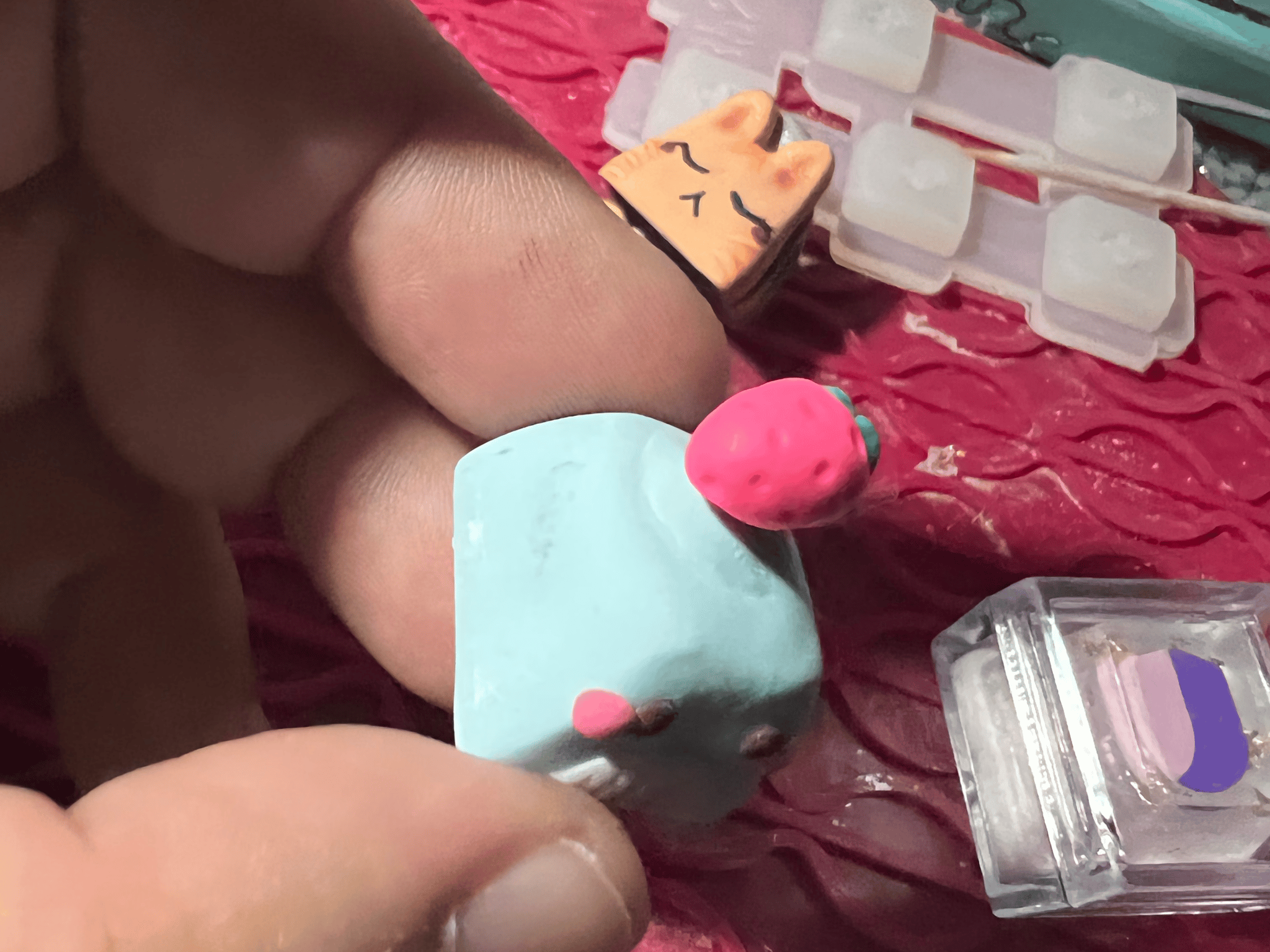 DOLLAR KEYCAP S2 - Strawberry Blue Whale
