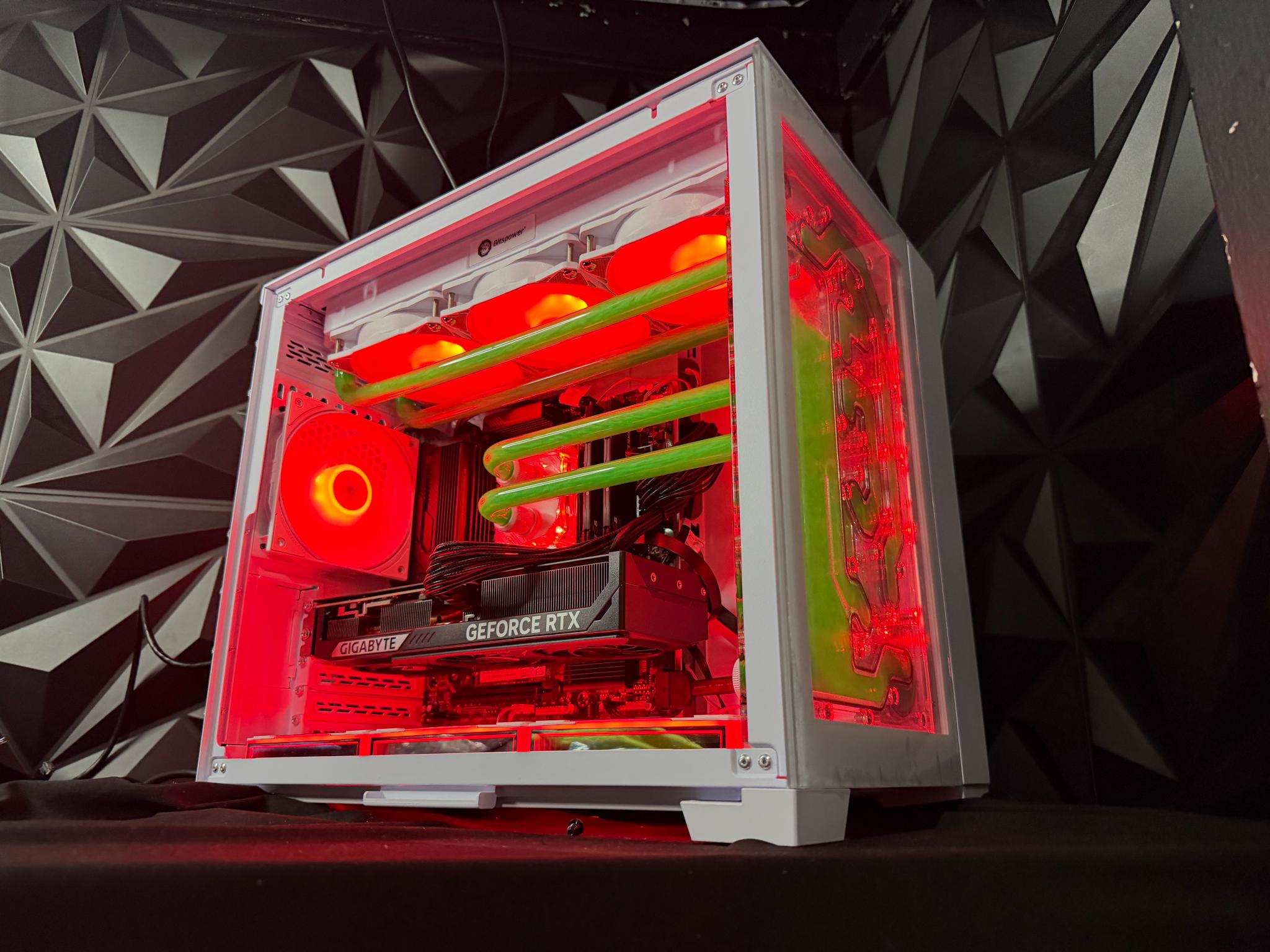 ☢️💚 GAMMA RAY 💚☢️7800X3D | RTX 5070| 2.25 TB NVMe| 32 GB DDR5| 850W Gold PSU
