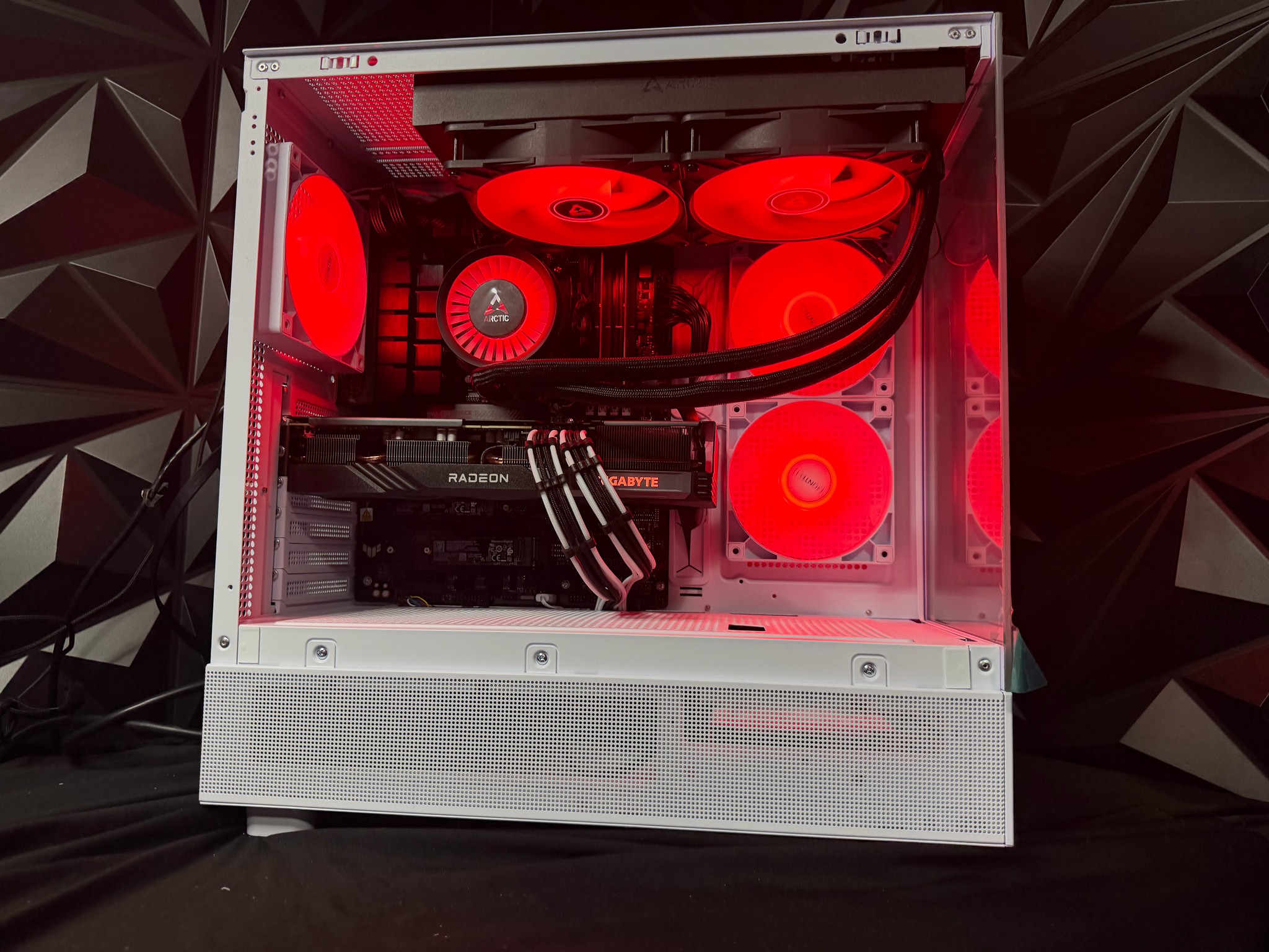 ⚪⚫🔥 YIN YANG BANG 9676 🔥⚫⚪ Ryzen 5 9600X| RX 7600XT 16 GB | 1.5 TB NVMe| 16 GB DDR5| 650W PSU