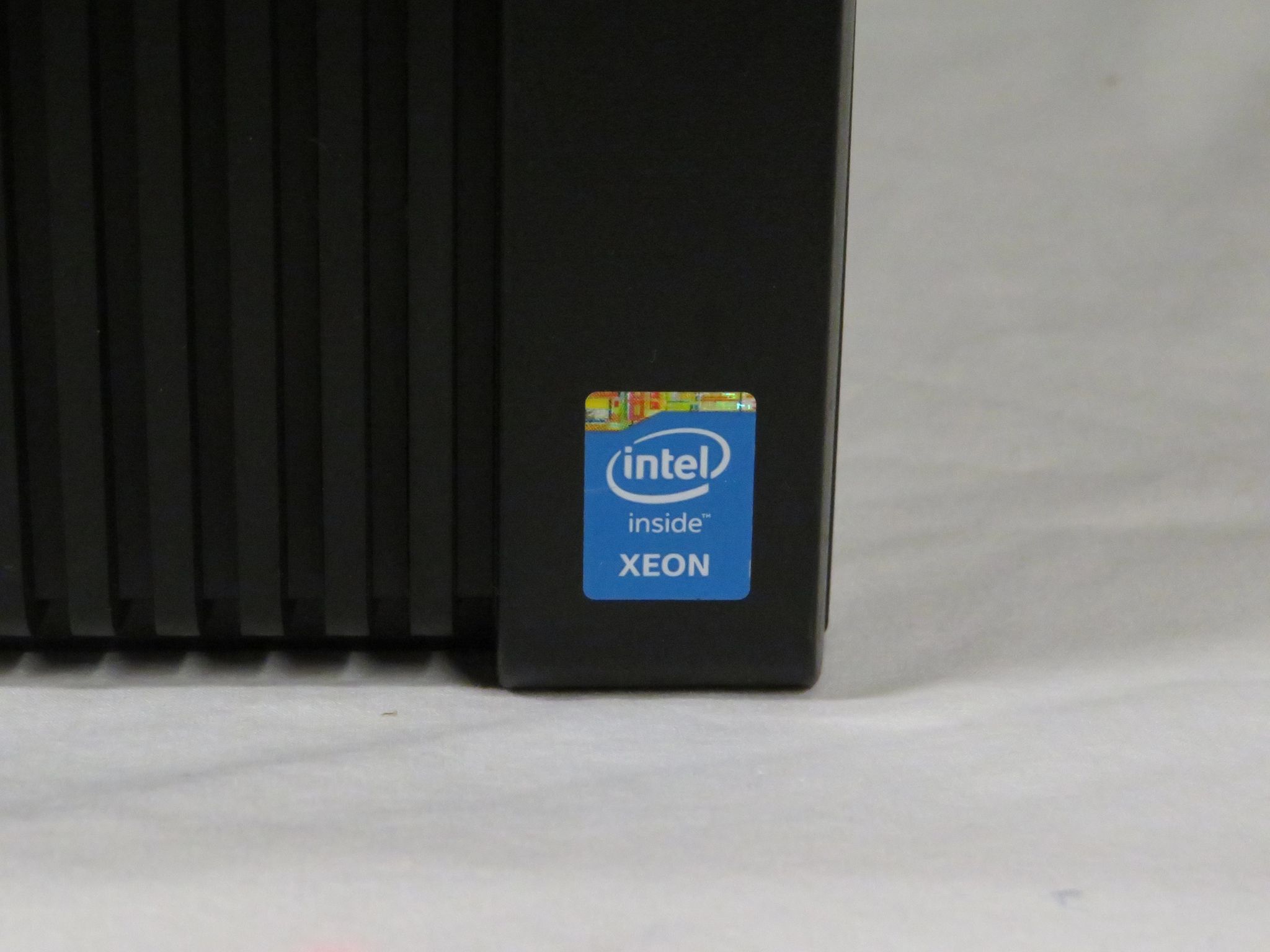 Sleeping beauty! Intel Xeon E5 1650 V3 with a RX6600. High refresh rate 1080p
