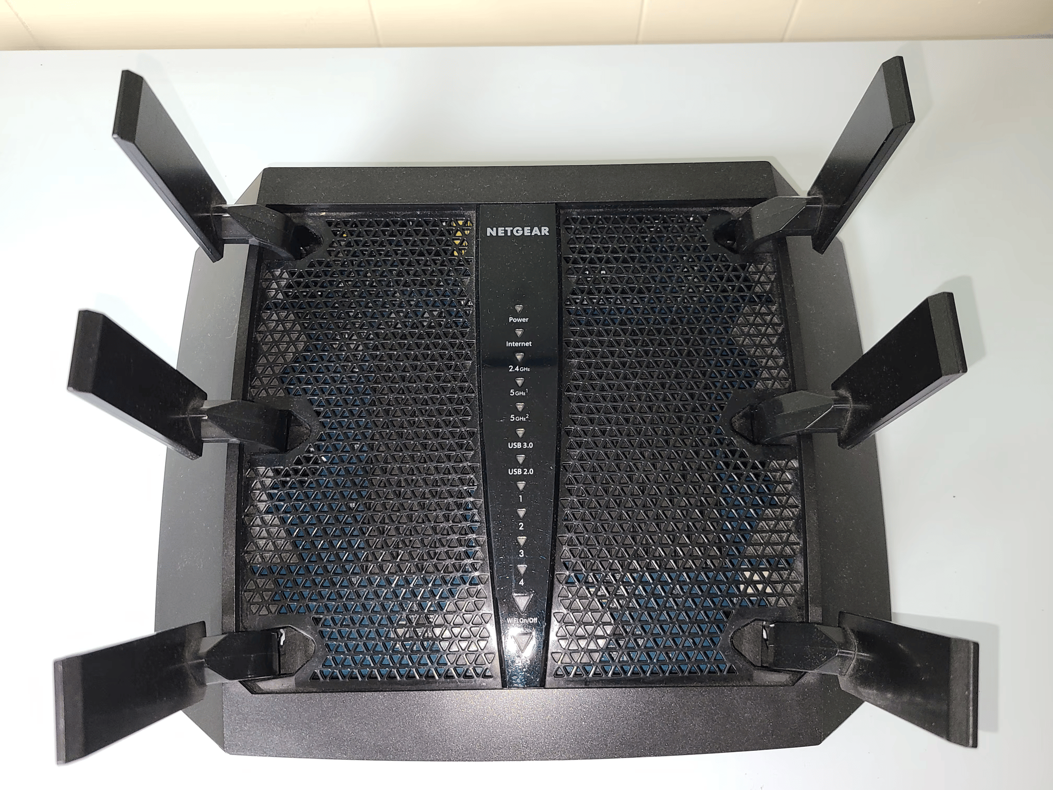 NETGEAR Nighthawk X6 AC3200 Tri-Band WiFi Router - R8000