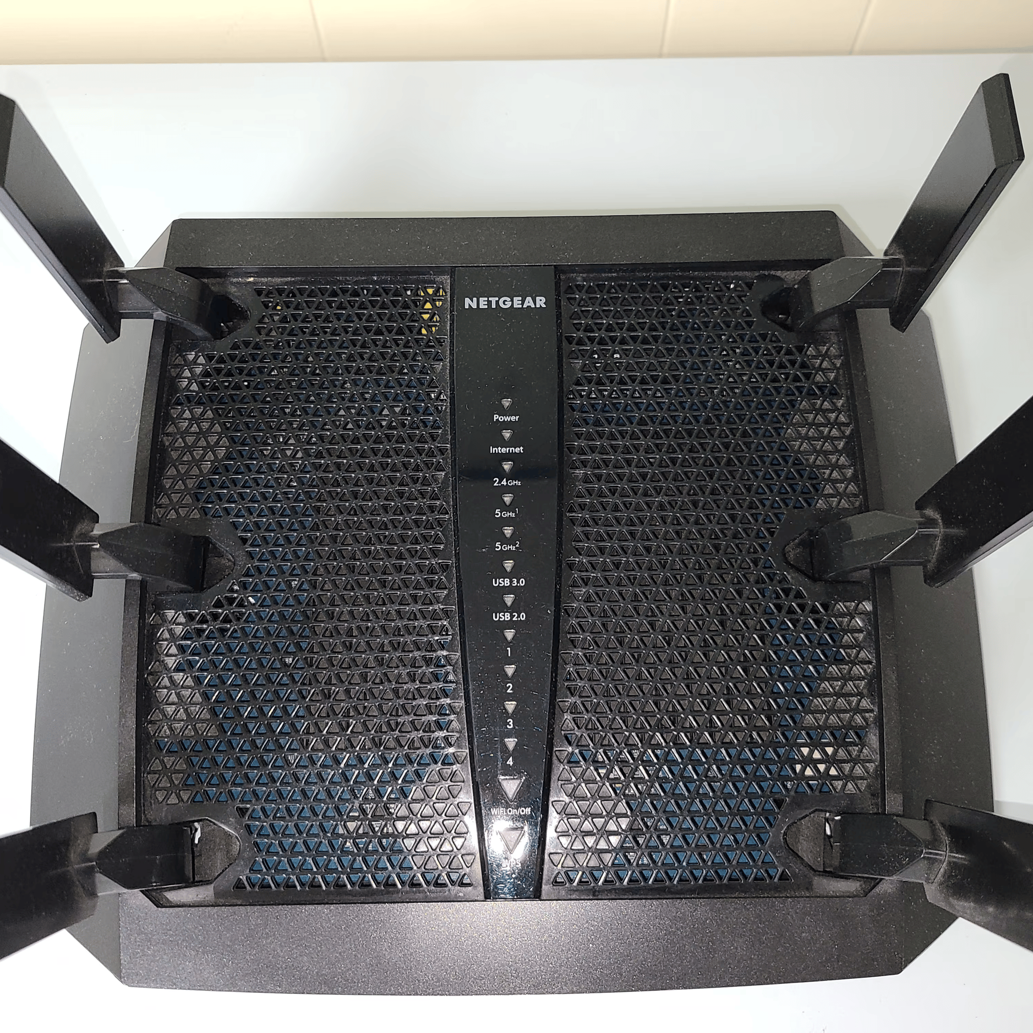 NETGEAR Nighthawk X6 AC3200 Tri-Band WiFi Router - R8000