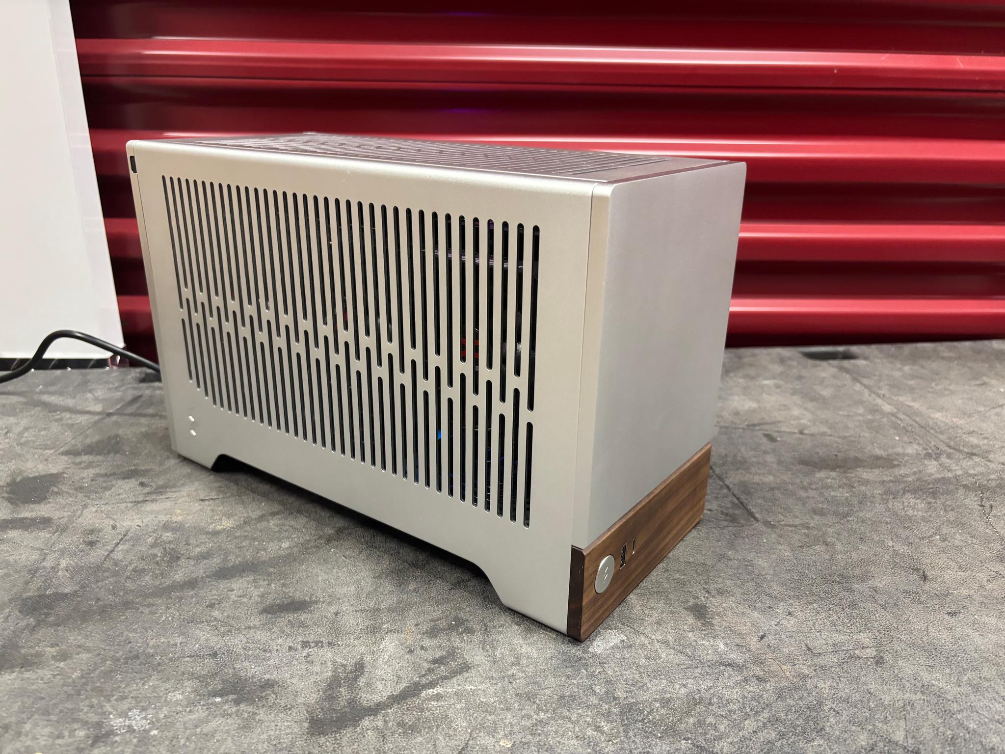 Silver Terra gaming ITX - 7600x3d 9070xt 32gb ddr5 2tb ssd